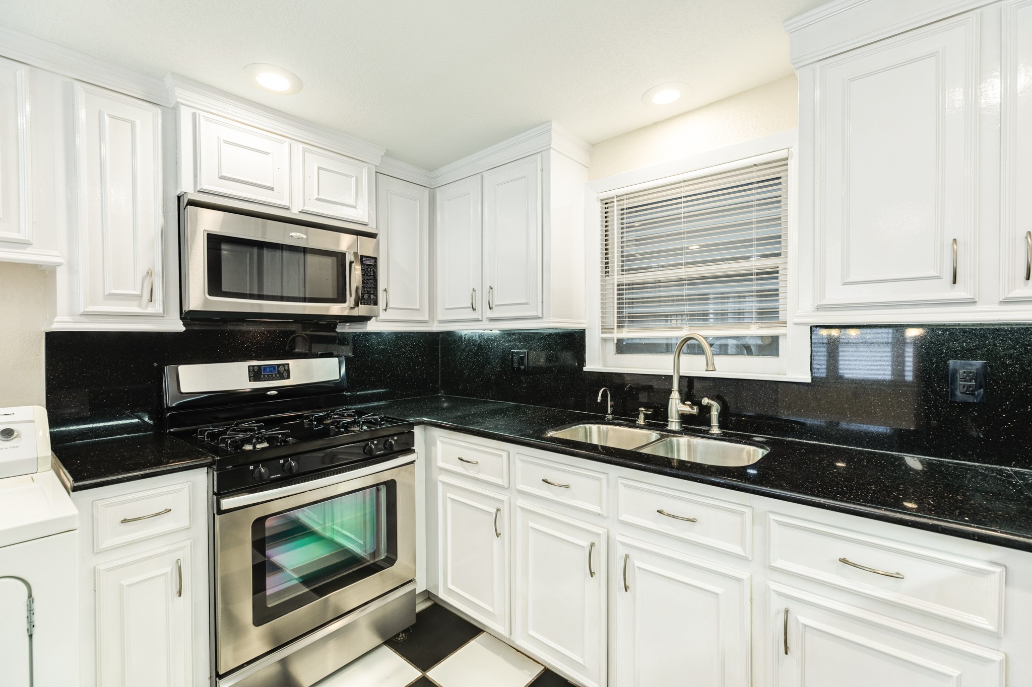 114 Tarpon Avenue, Galveston, TX 77550