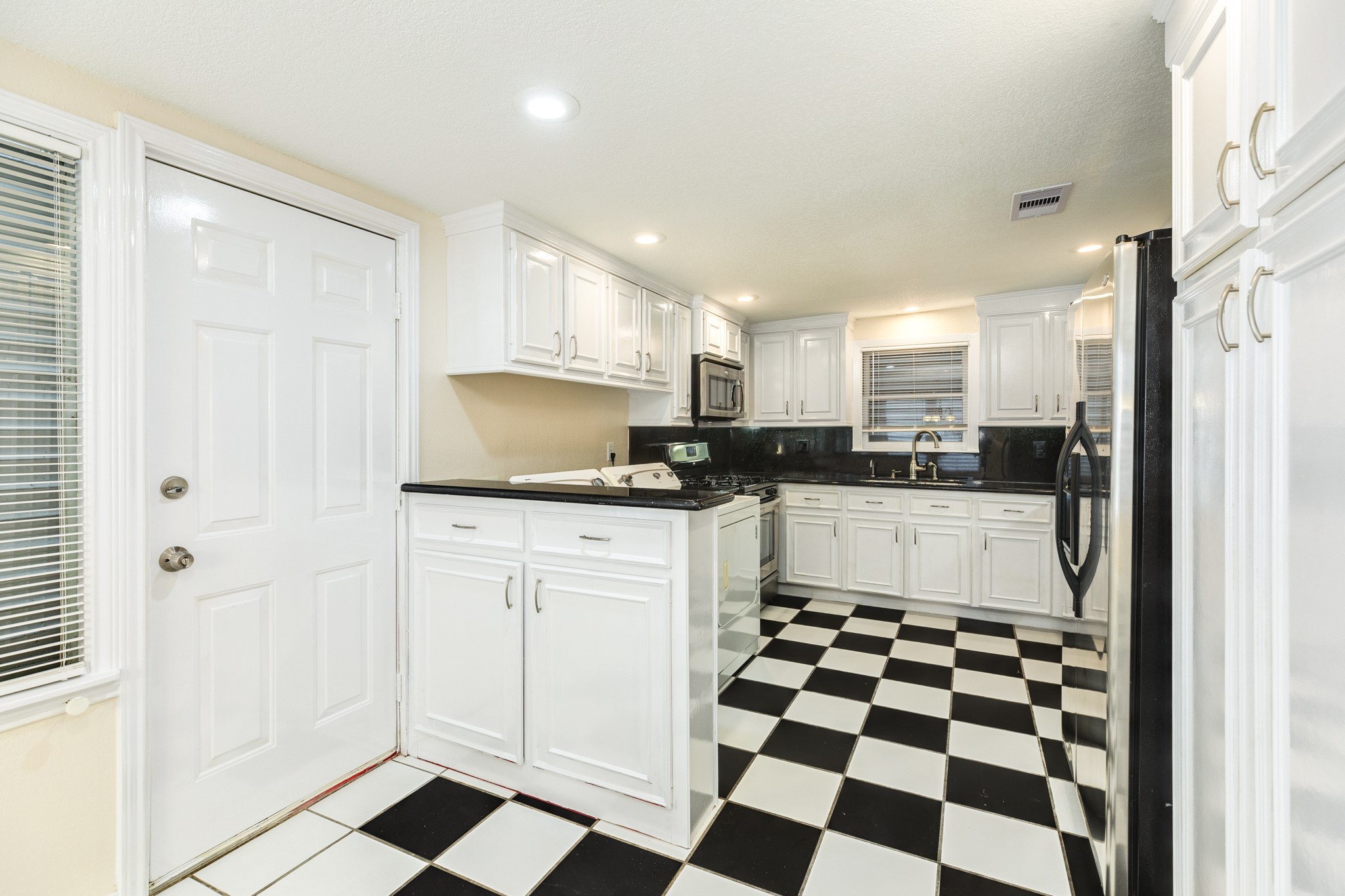 114 Tarpon Avenue, Galveston, TX 77550