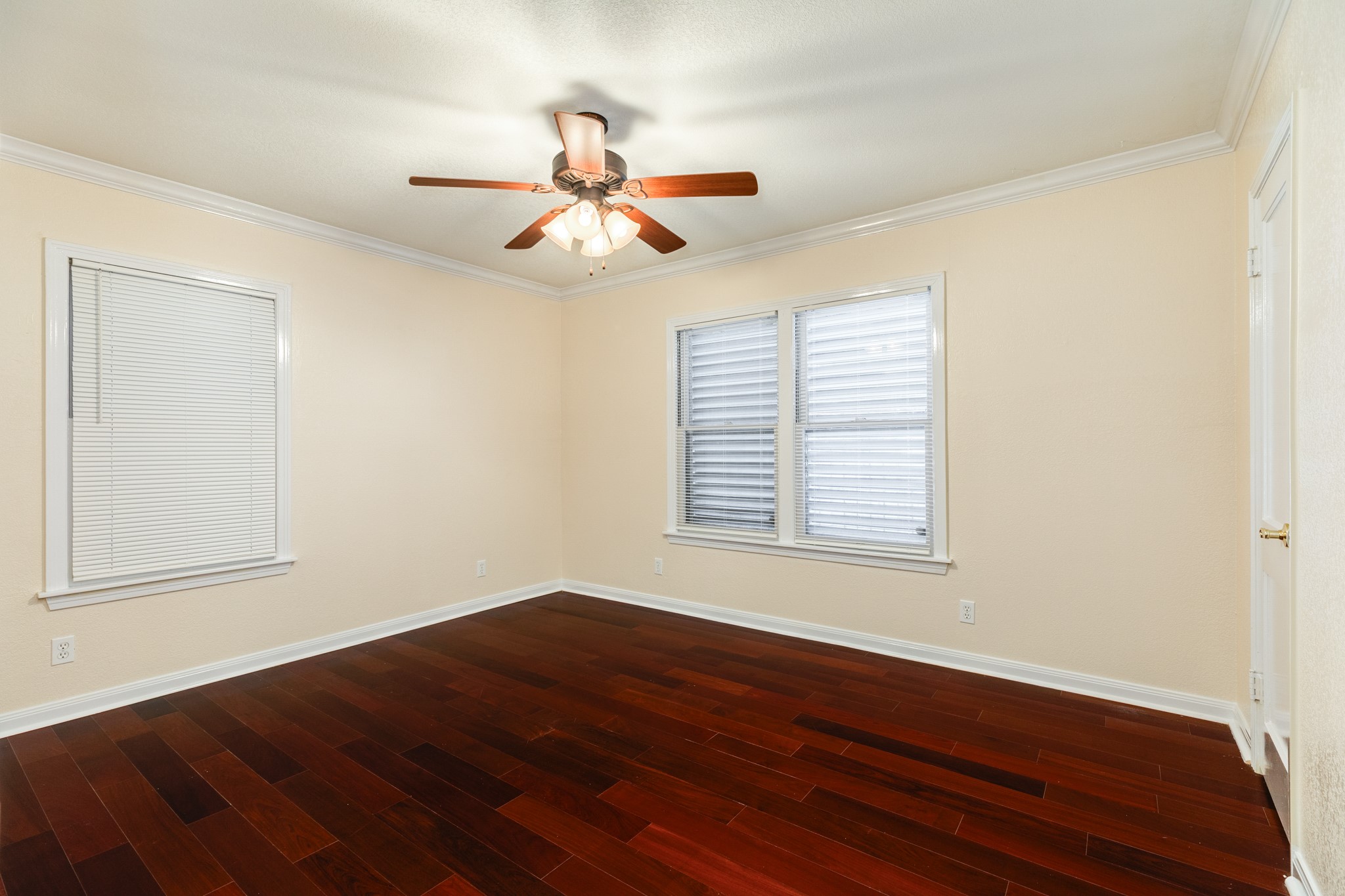 114 Tarpon Avenue, Galveston, TX 77550