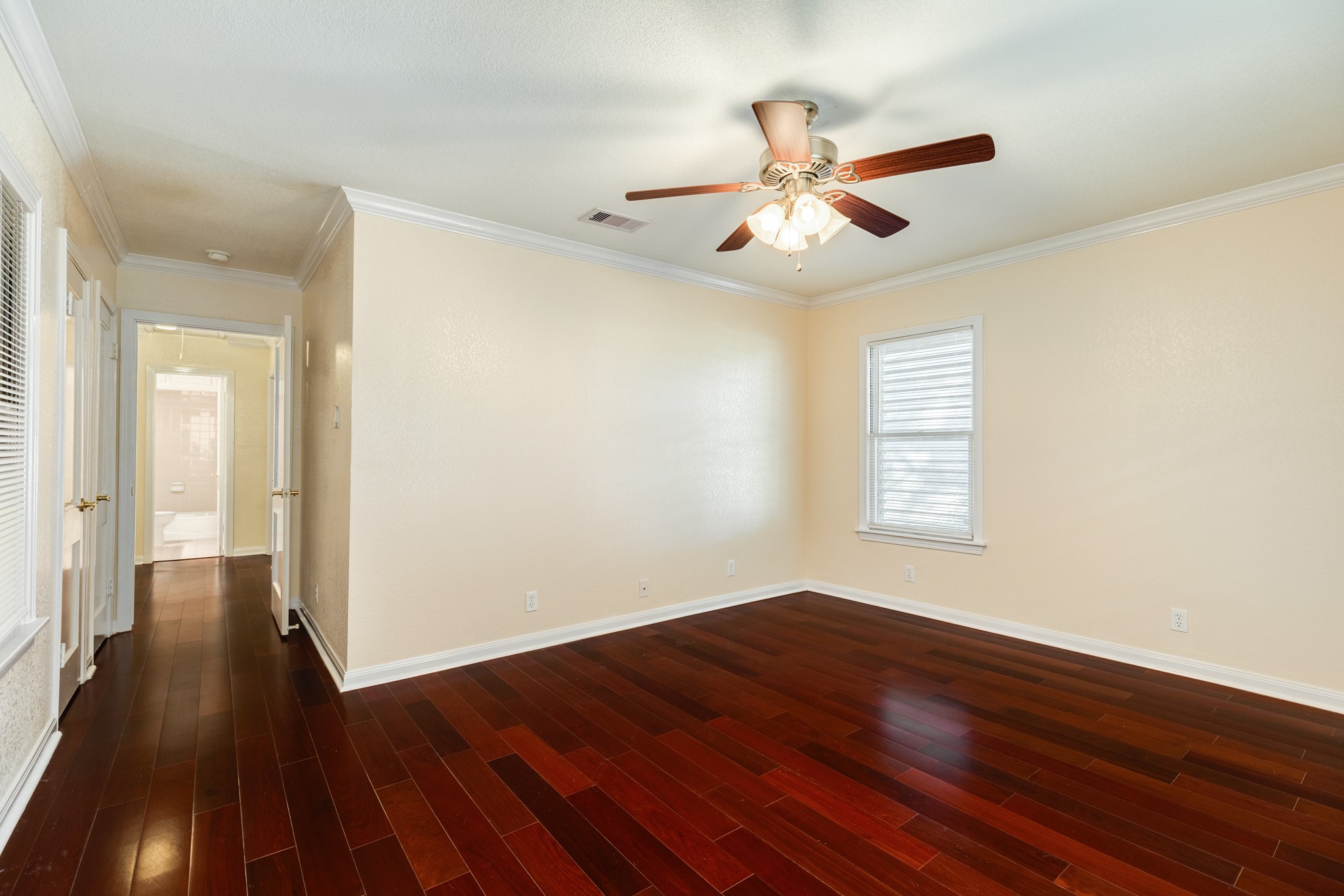 114 Tarpon Avenue, Galveston, TX 77550