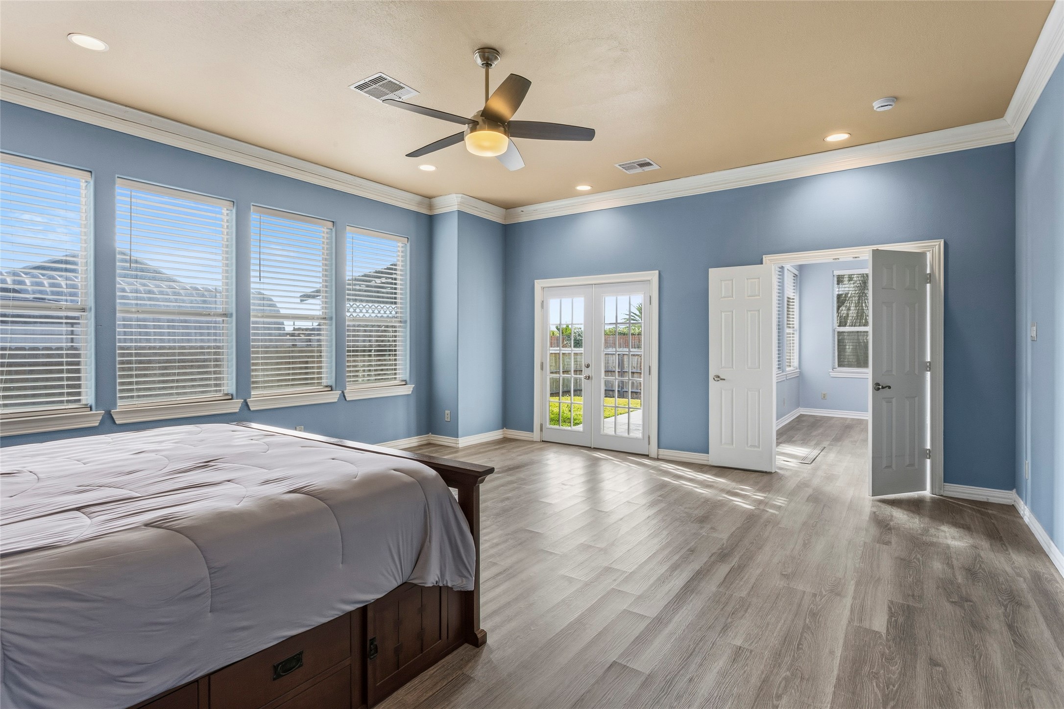 2535 Broadway Street, San Leon, TX 77539