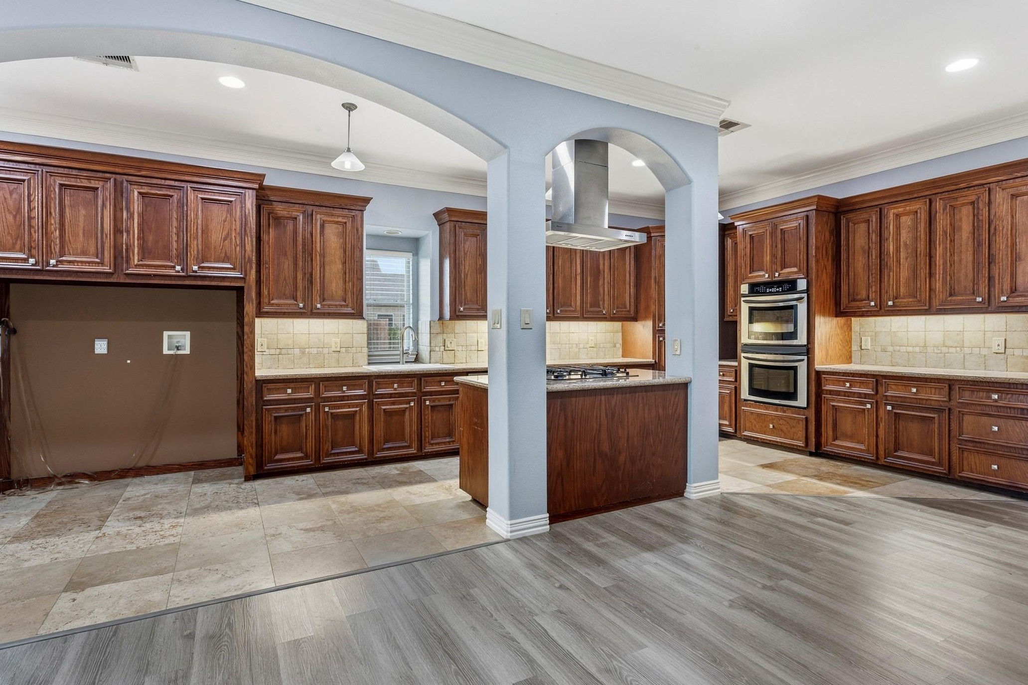 2535 Broadway Street, San Leon, TX 77539