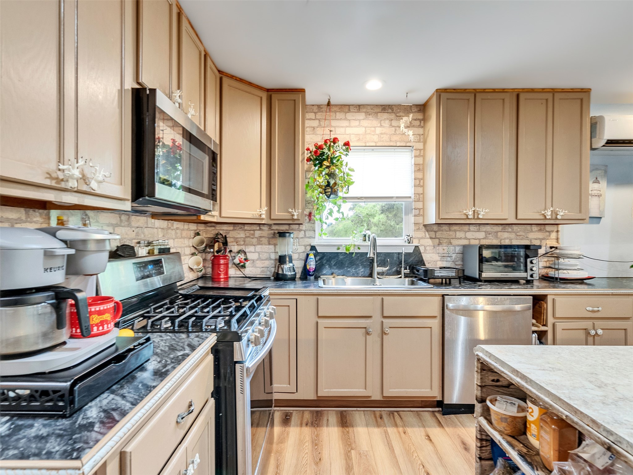 2616 Avenue H, Dickinson, TX 77539