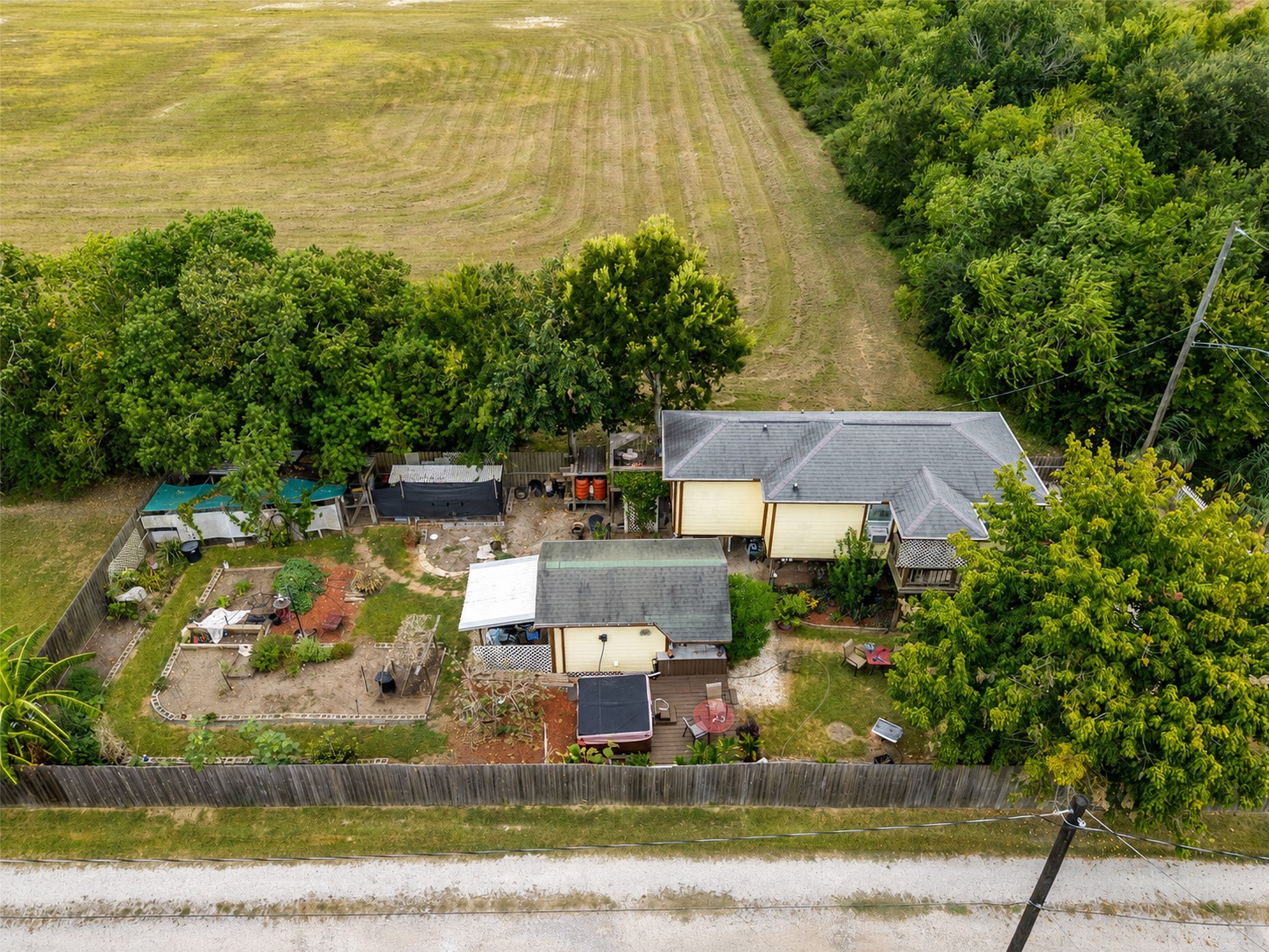 2616 Avenue H, Dickinson, TX 77539