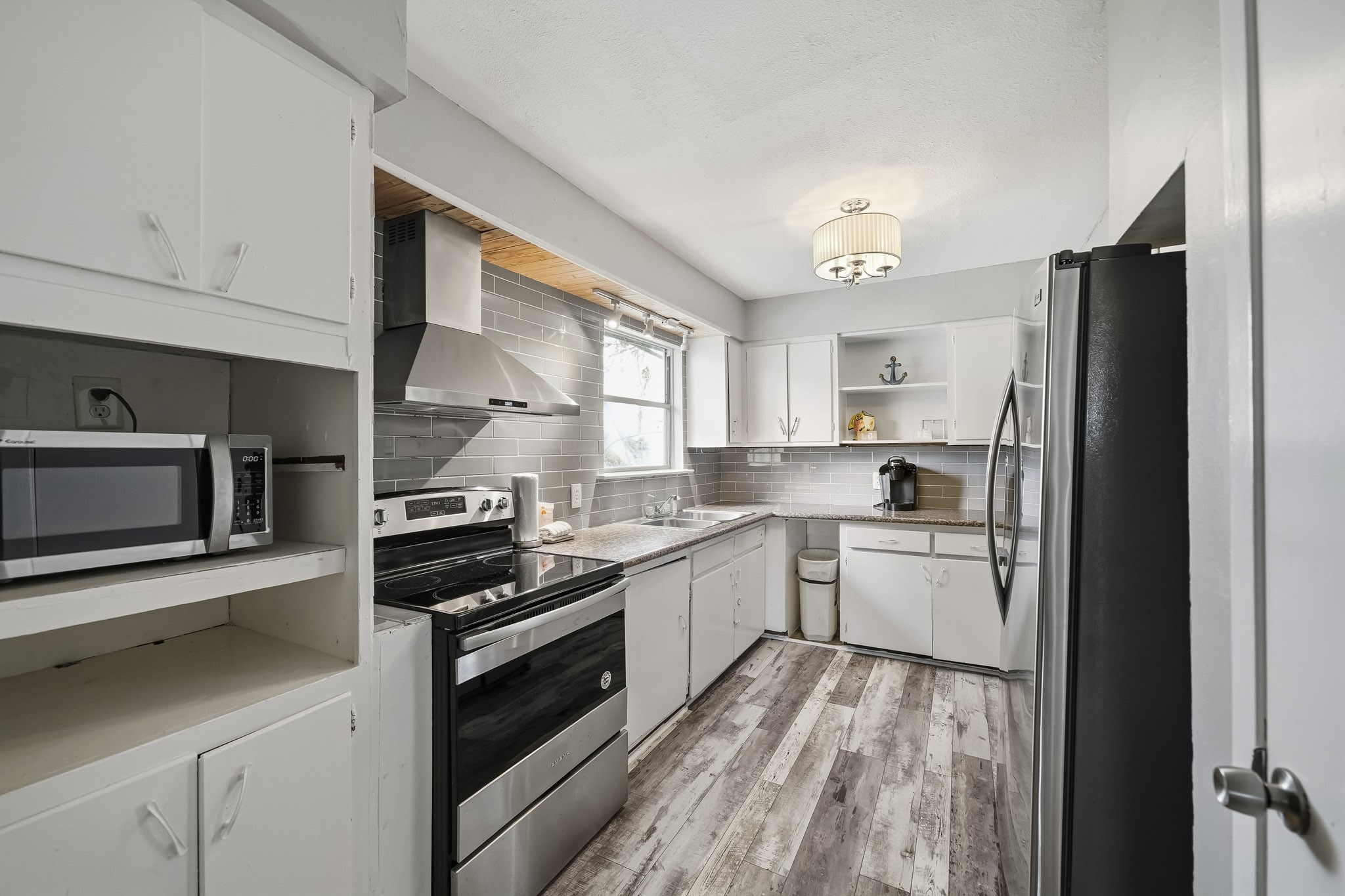 2511 Bernardo De Galvez Avenue, Galveston, TX 77550