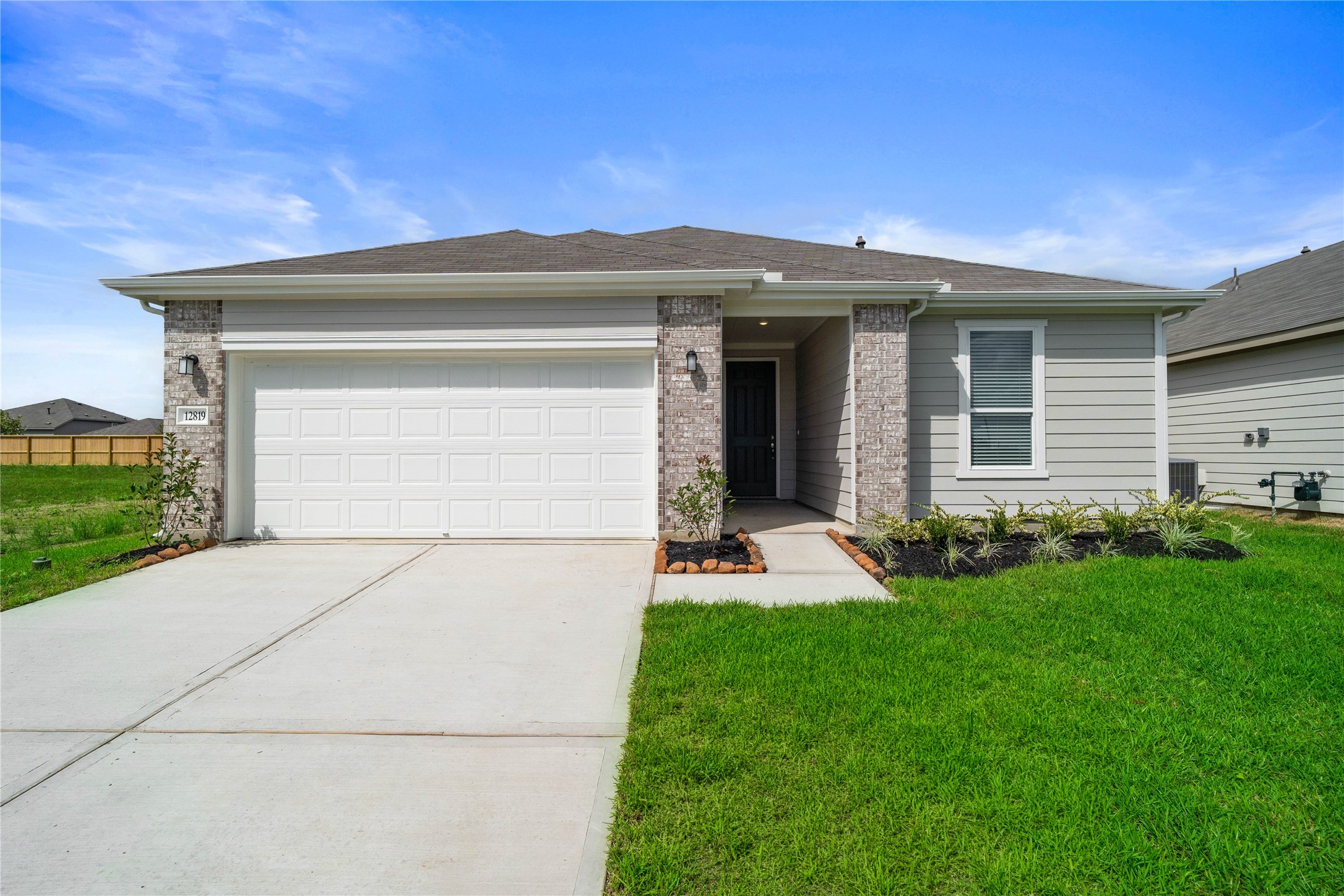 Welcome home to 12819 Autumn Woods Drive located in Sweetgrass Village and zoned to Crosby ISD. Welcome home to 12819 Autumn Woods Drive located in Sweetgrass Village and zoned to Crosby ISD.