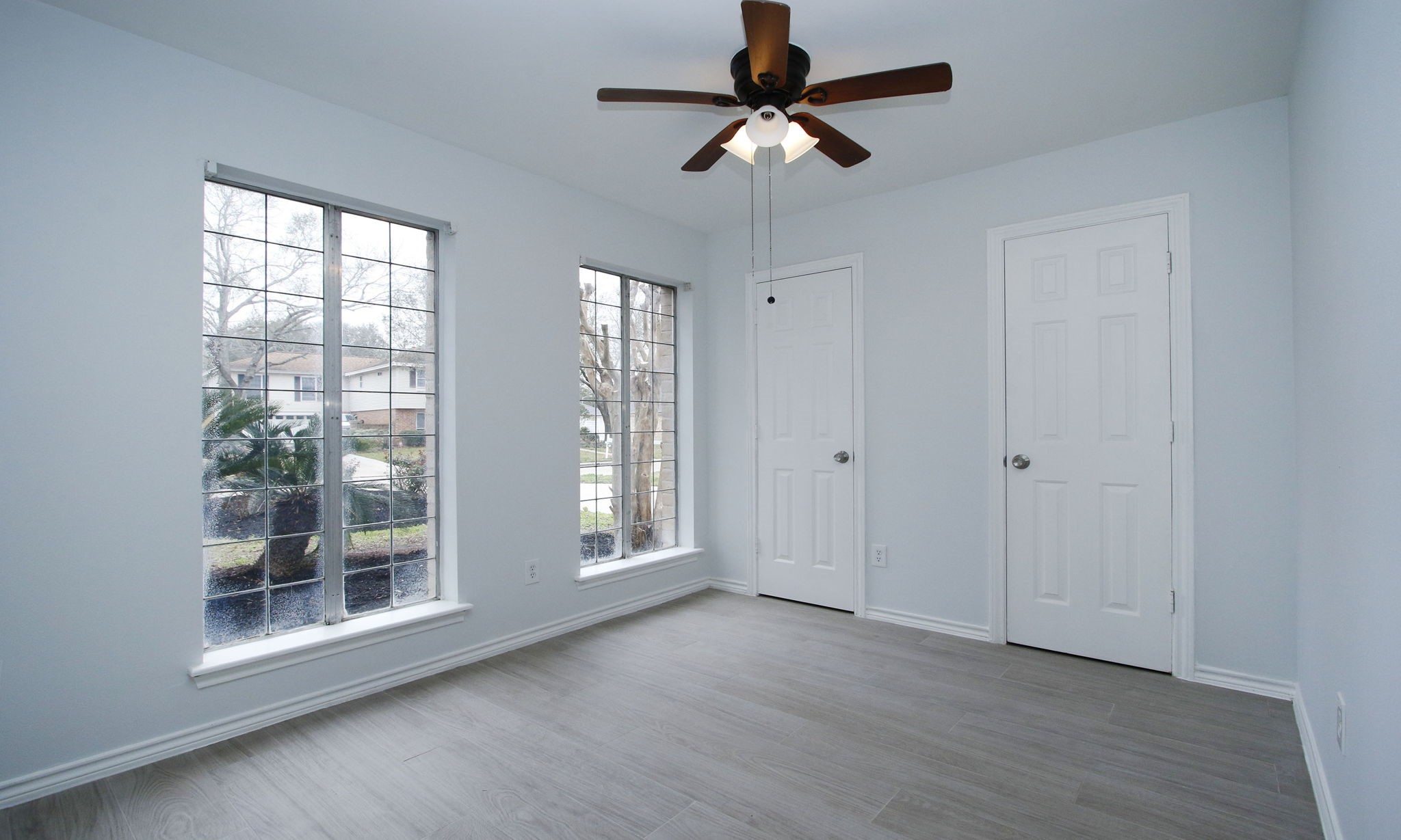 Downstairs bedroom, perfect for an office or cozy bedroom