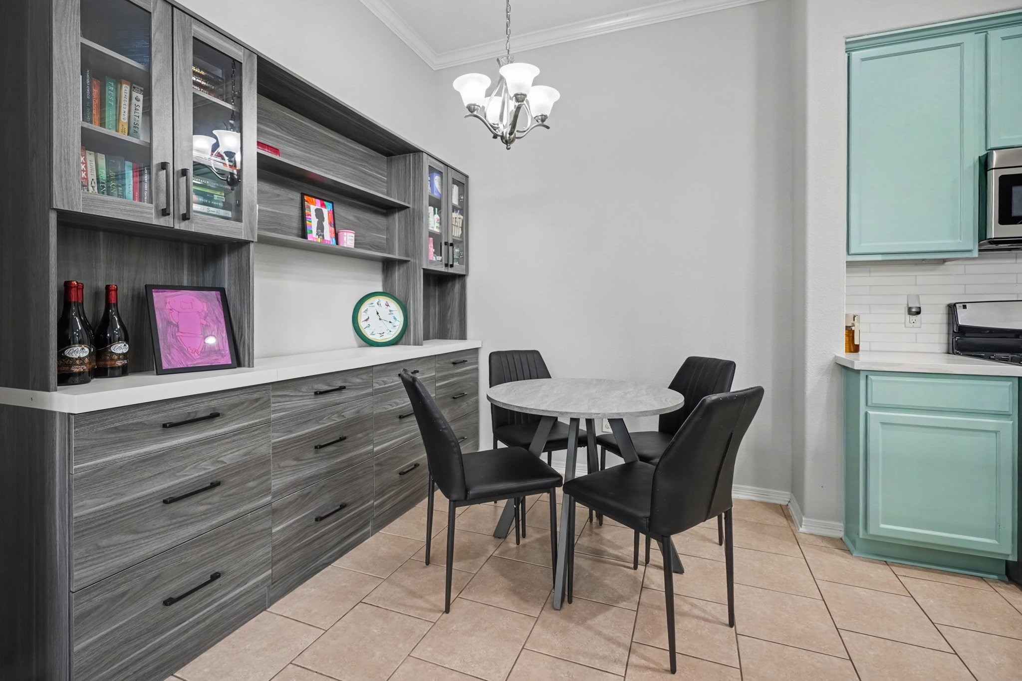 Breakfast/Dinning area.