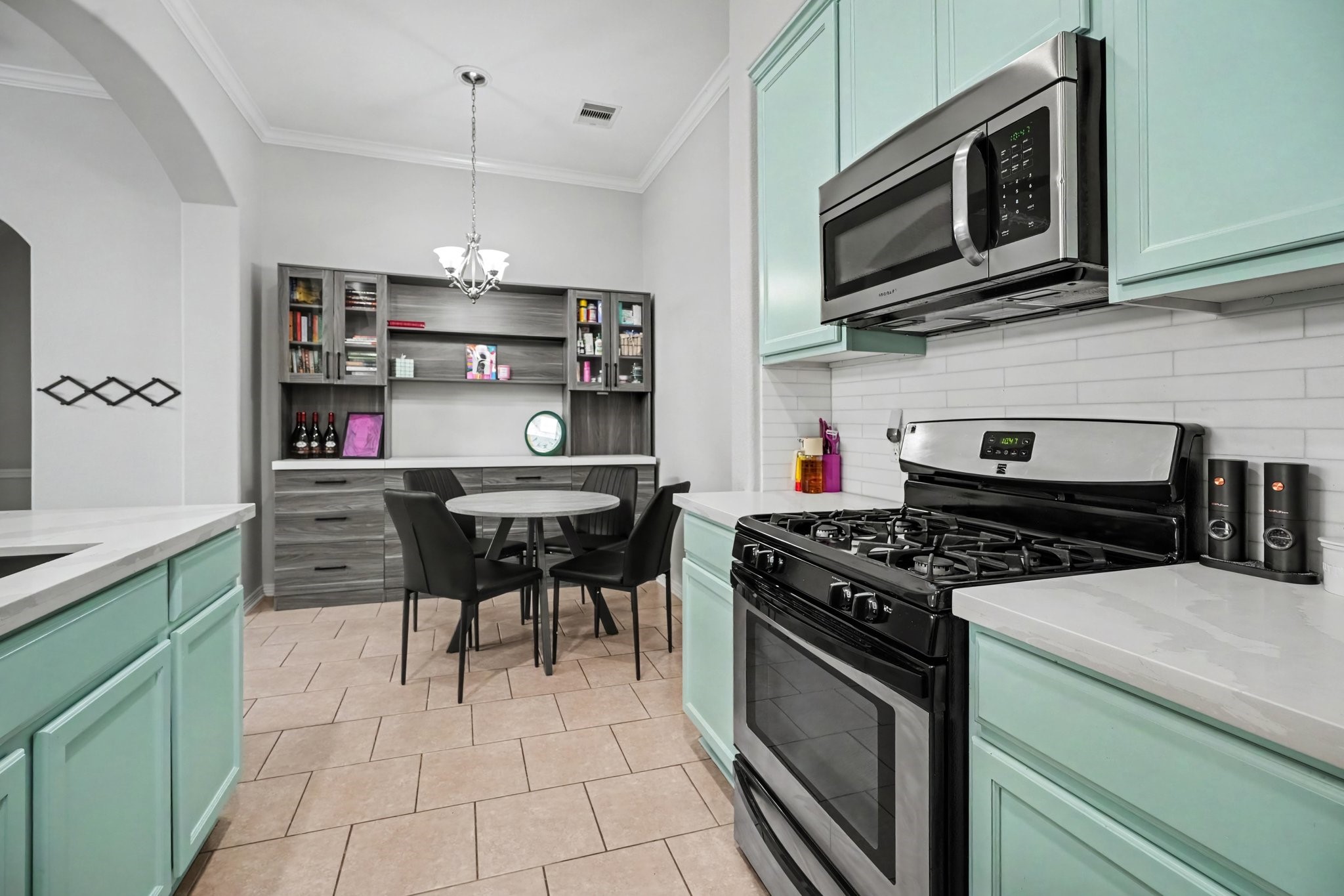 Fully updated kitchen with quartz countertops.