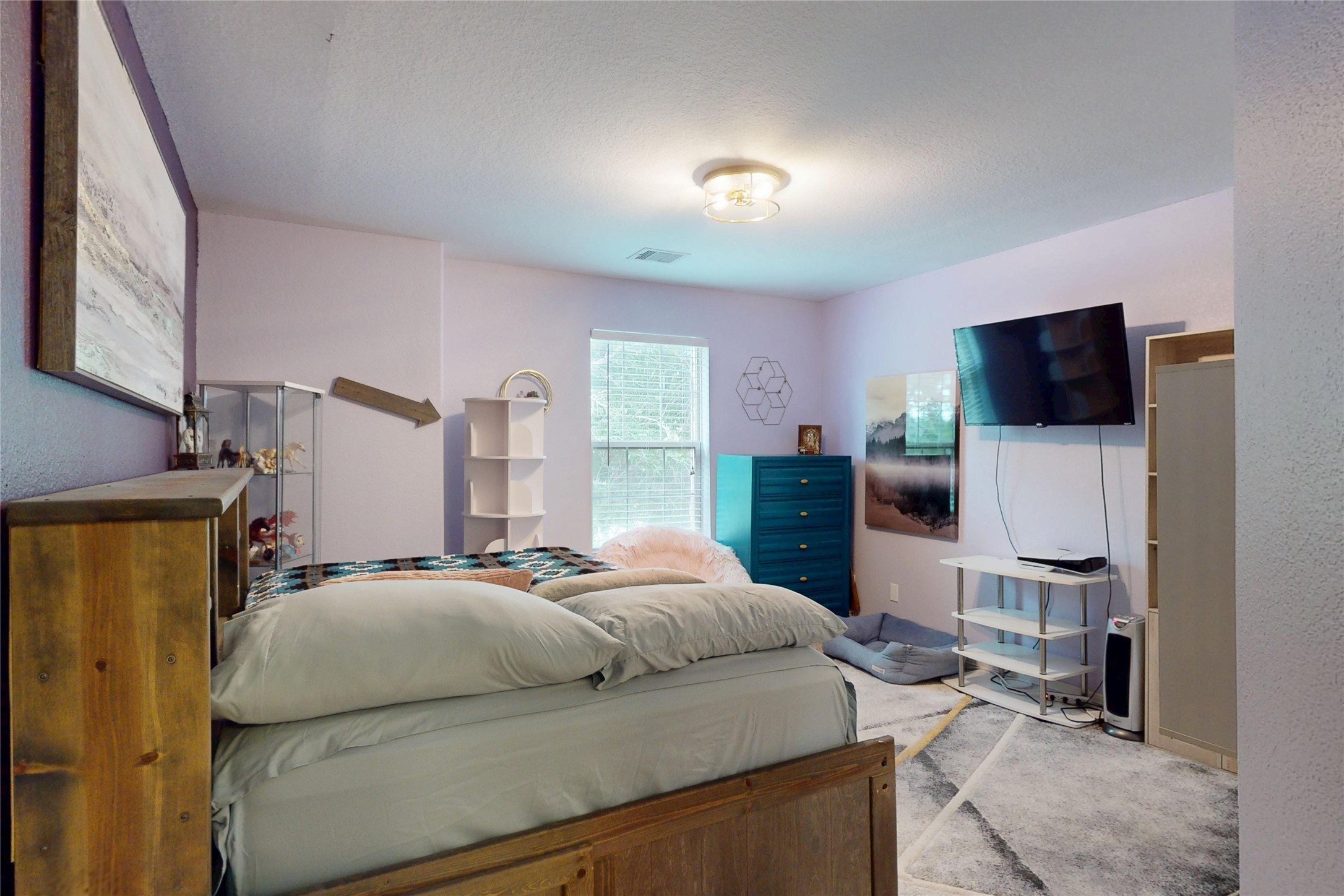 Secondary bedroom with natural light