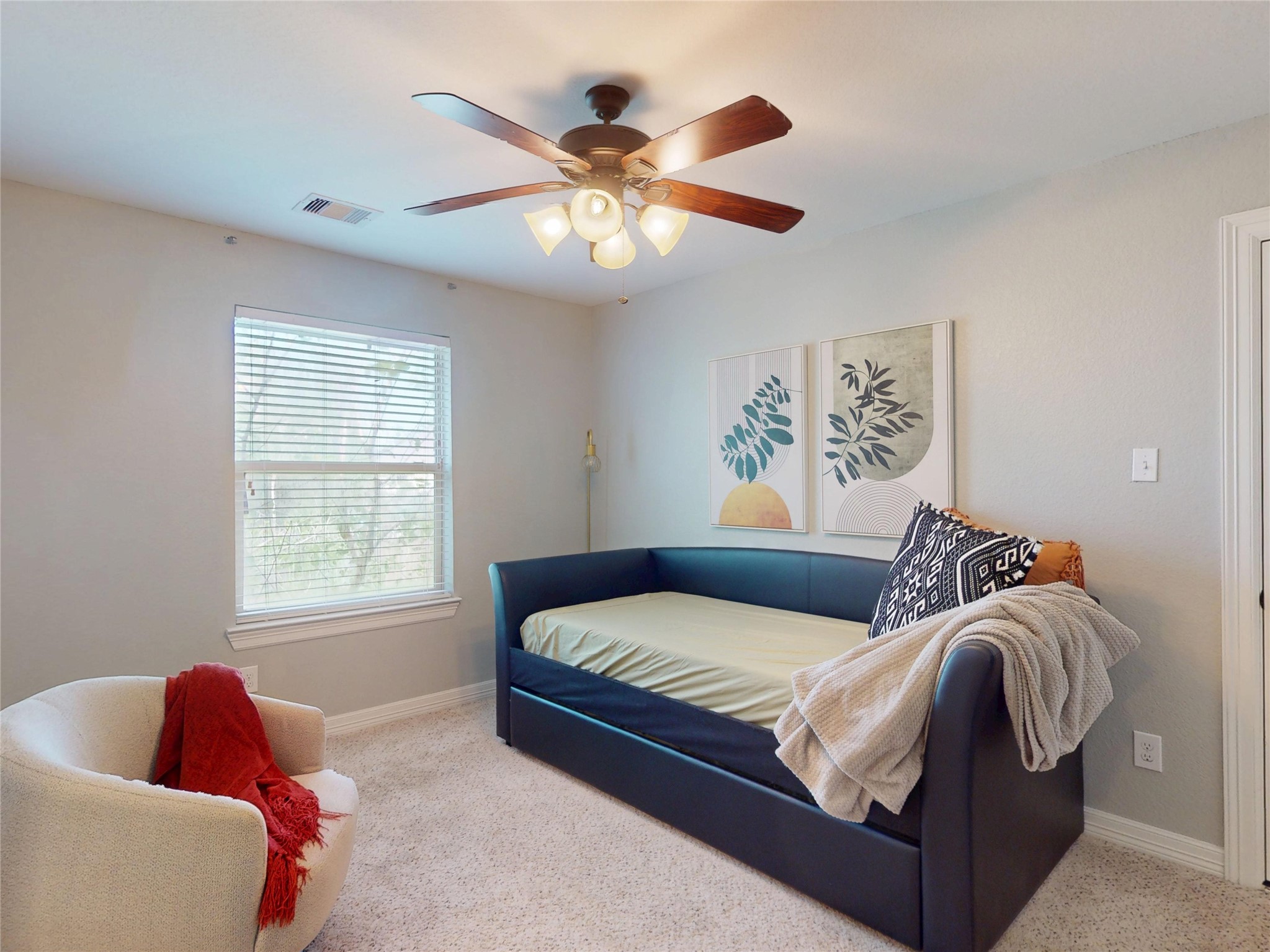 Secondary bedroom with daybed