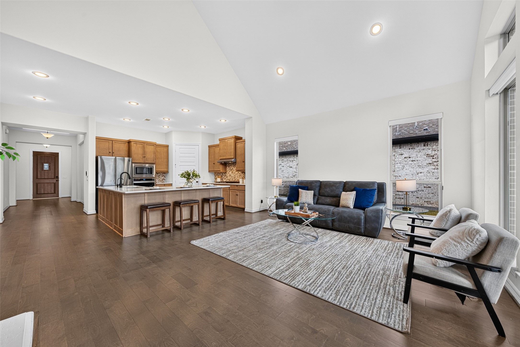 Perfect for both everyday relaxing and entertaining guests, it seamlessly connects to the kitchen so you never miss a moment with loved ones.