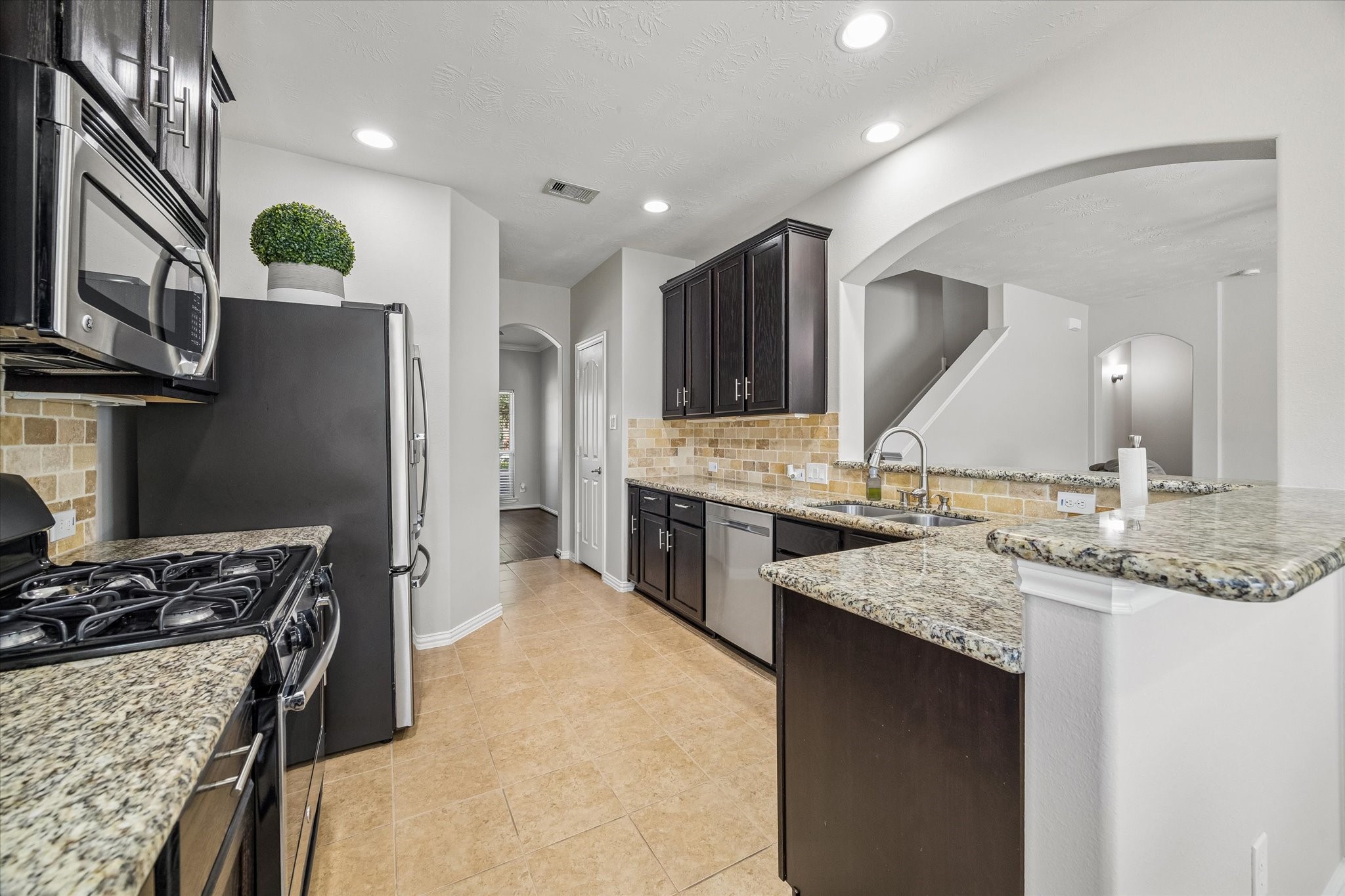 210 Chestnut Street, Baytown, TX 77520