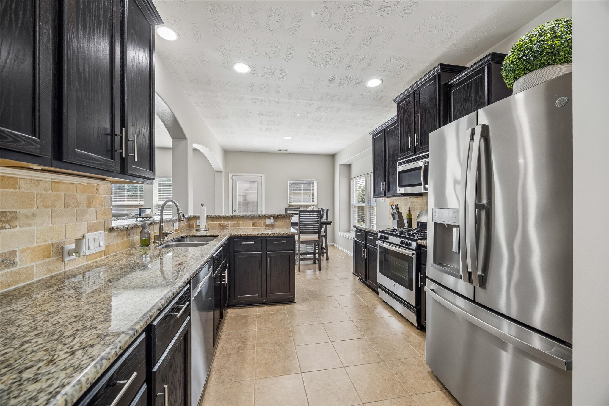 210 Chestnut Street, Baytown, TX 77520