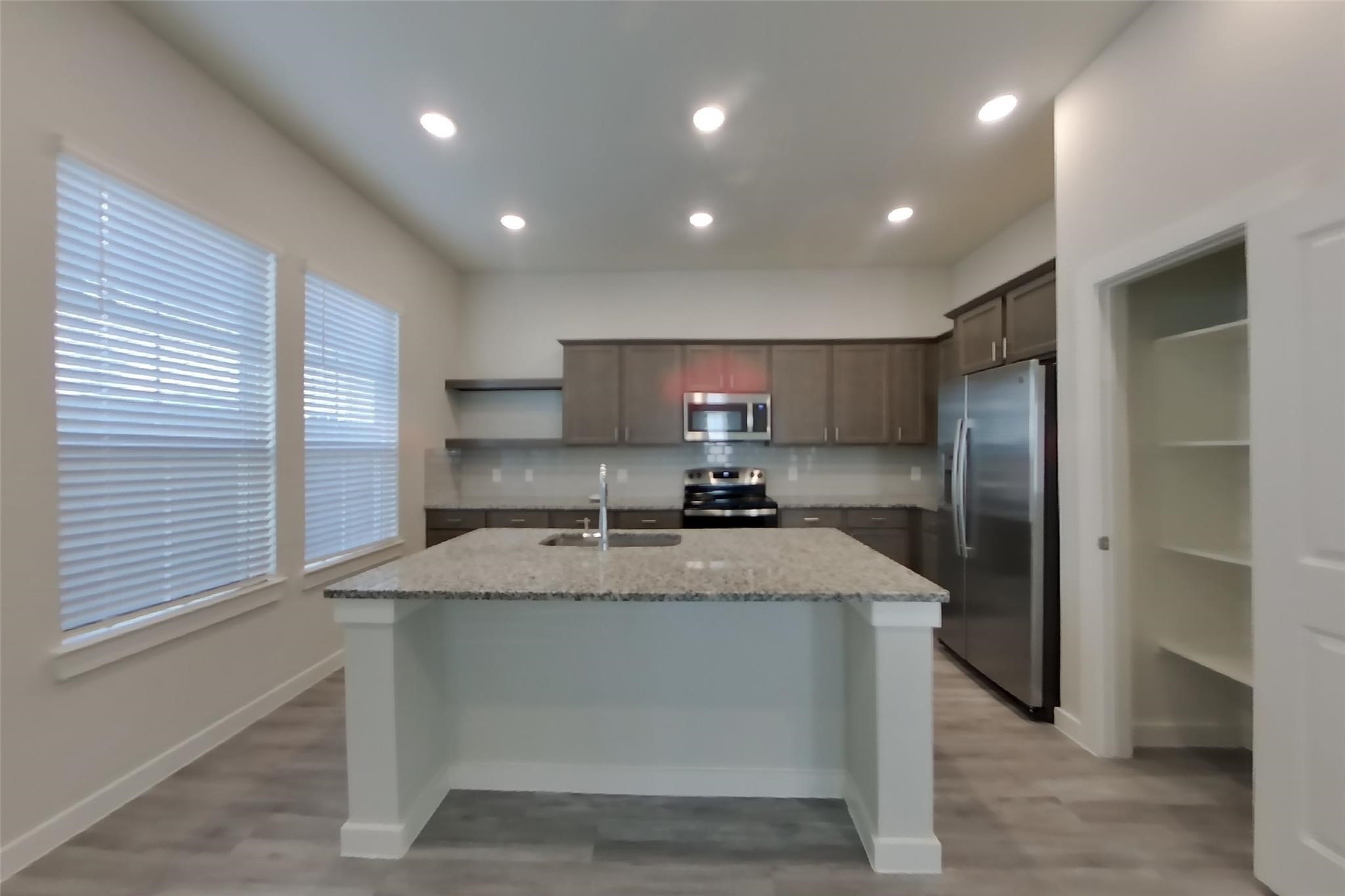 9835 Willow Creek Commerce, #212, Tomball, TX 77375