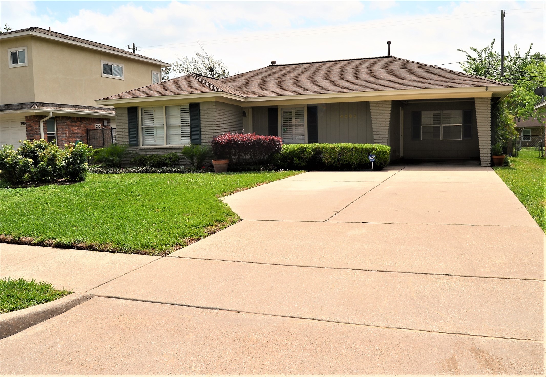 Ample driveway. Great location!