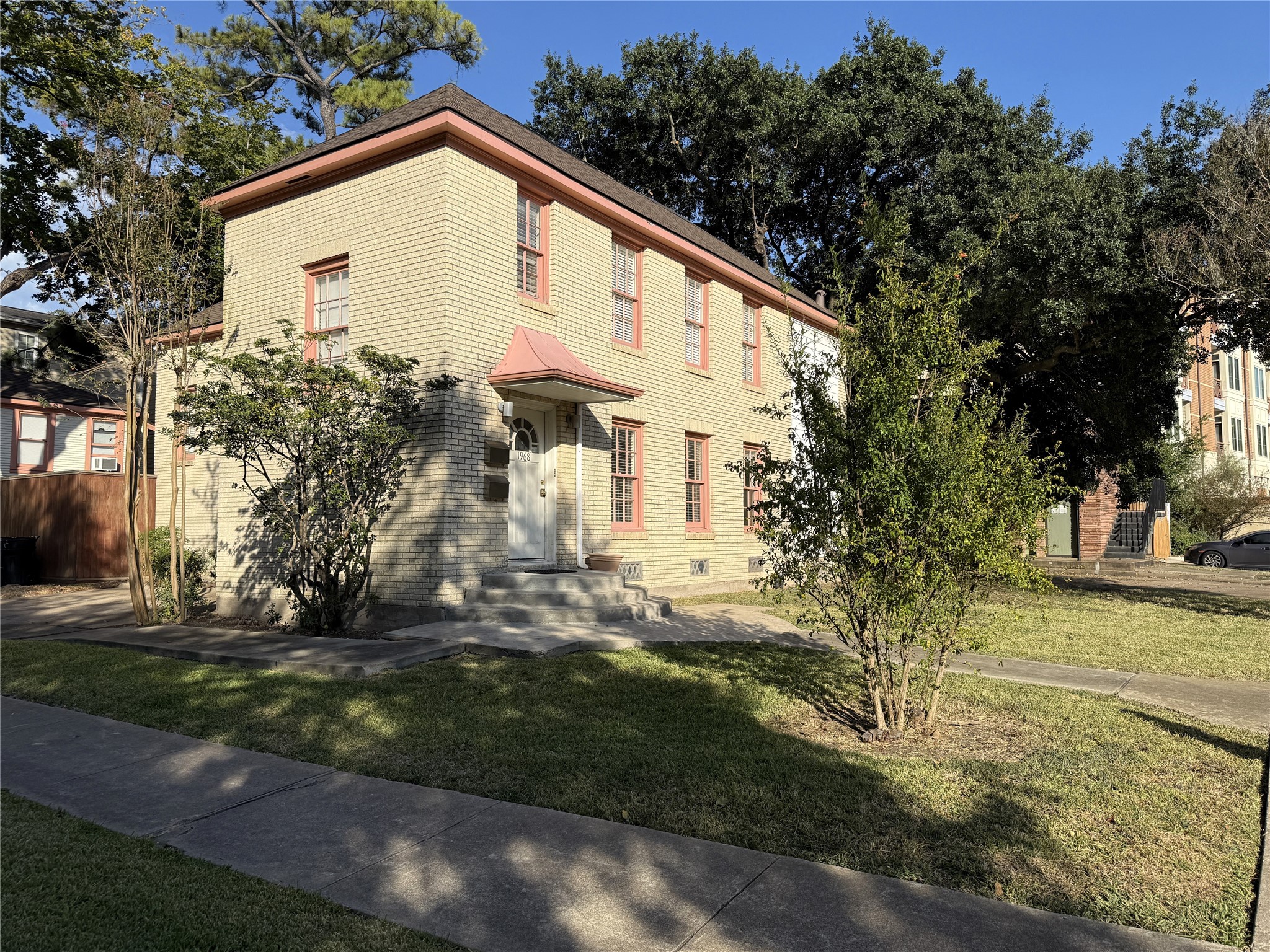 This vintage duplex is located in a beautiful neighborhood between Rice University and the Medical Center. This vintage duplex is located in a beautiful neighborhood between Rice University and the Medical Center.