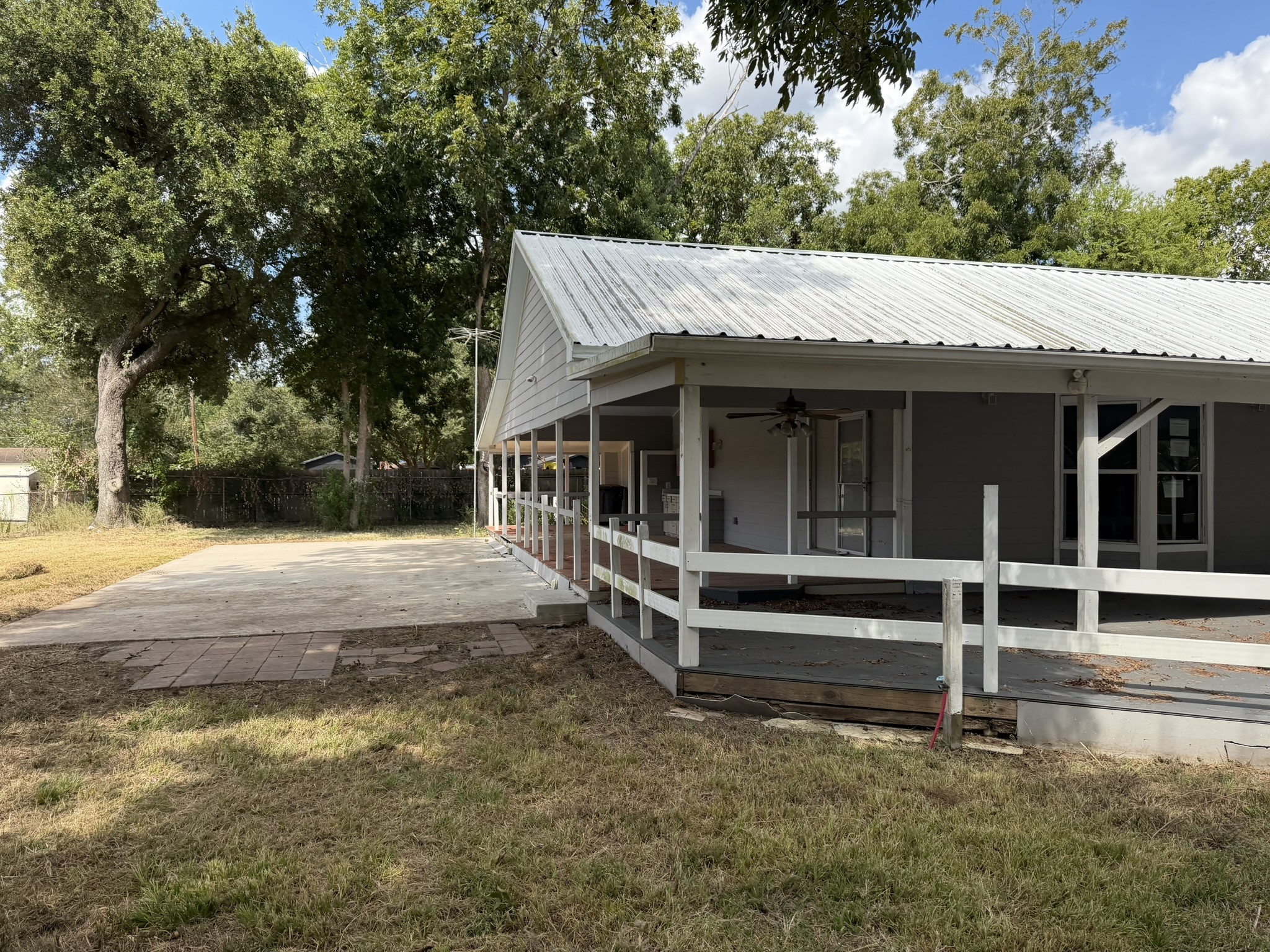 804 Tovrea Road, Alvin, TX 77511 804 Tovrea Road, Alvin, TX 77511