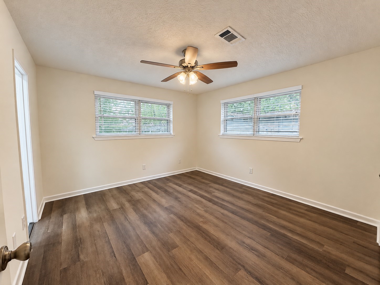 Primary Bedroom with walk in wardrobe, linen closet and en-suite bathroom