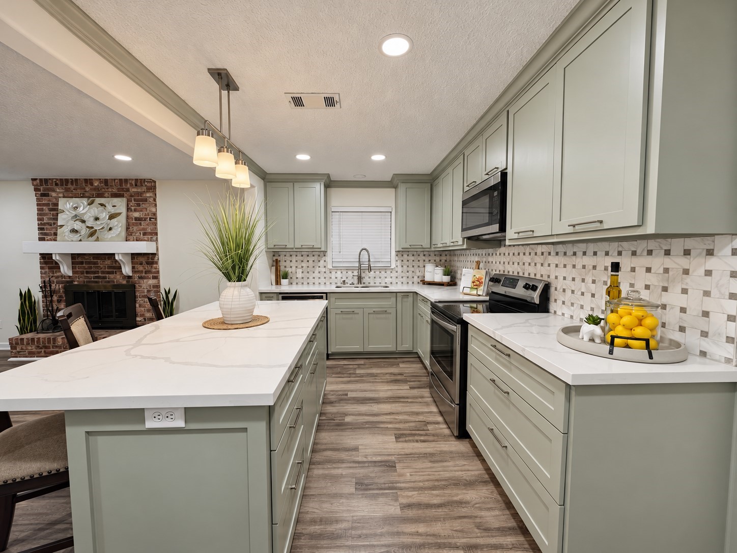 Stainless Oven, Dishwasher and Fridge (included)