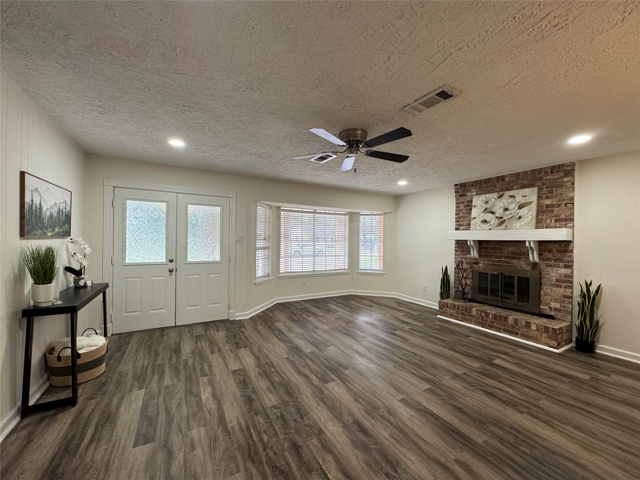 Living space with fireplace