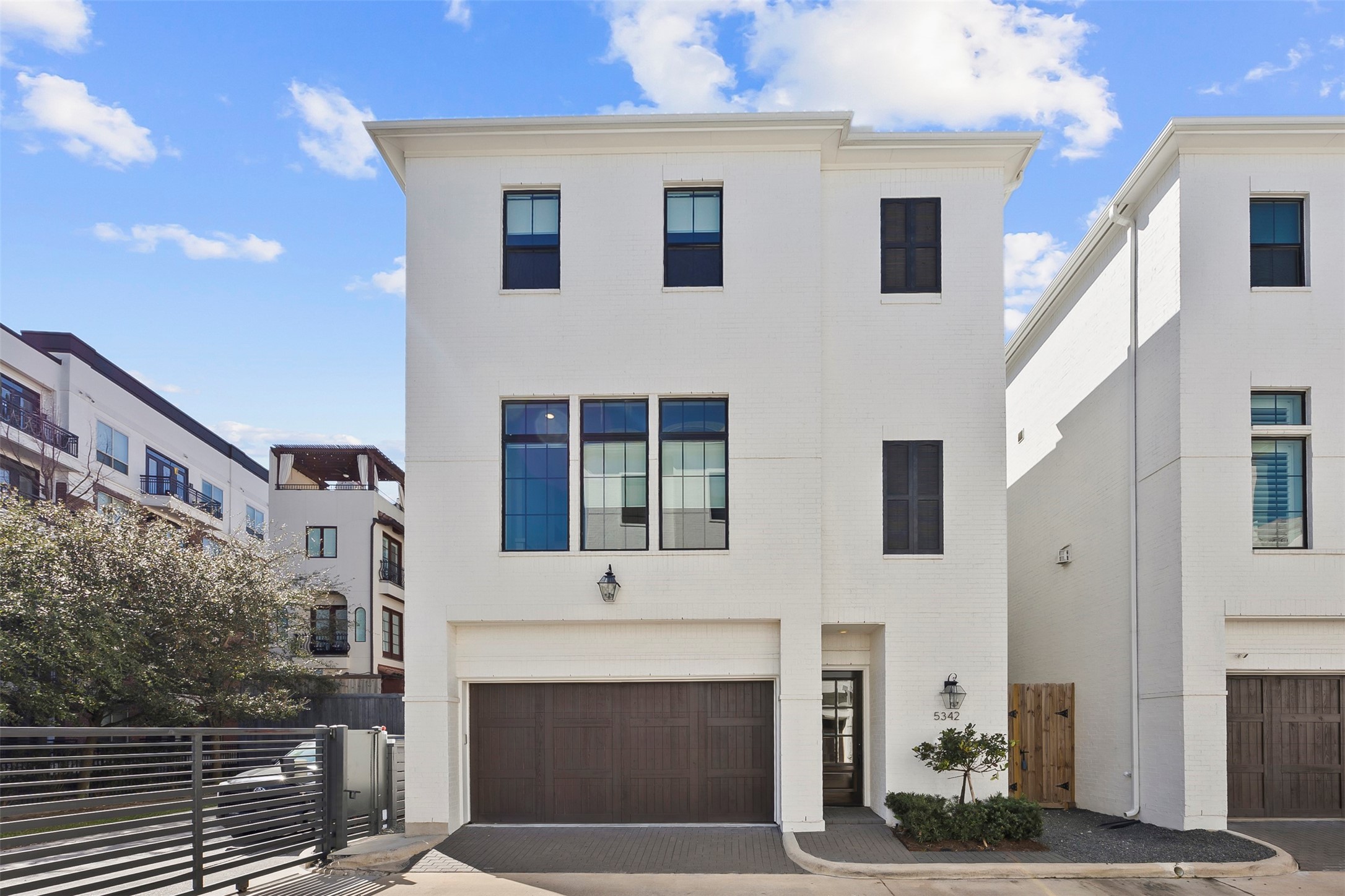 Contemporary corner-positioned home in Houston's gated Alys Park community featuring a private driveway, three-car tandem garage, and additional windows that bring abundant natural light throughout the home. Contemporary corner-positioned home in Houston's gated Alys Park community featuring a private driveway, three-car tandem garage, and additional windows that bring abundant natural light throughout the home.