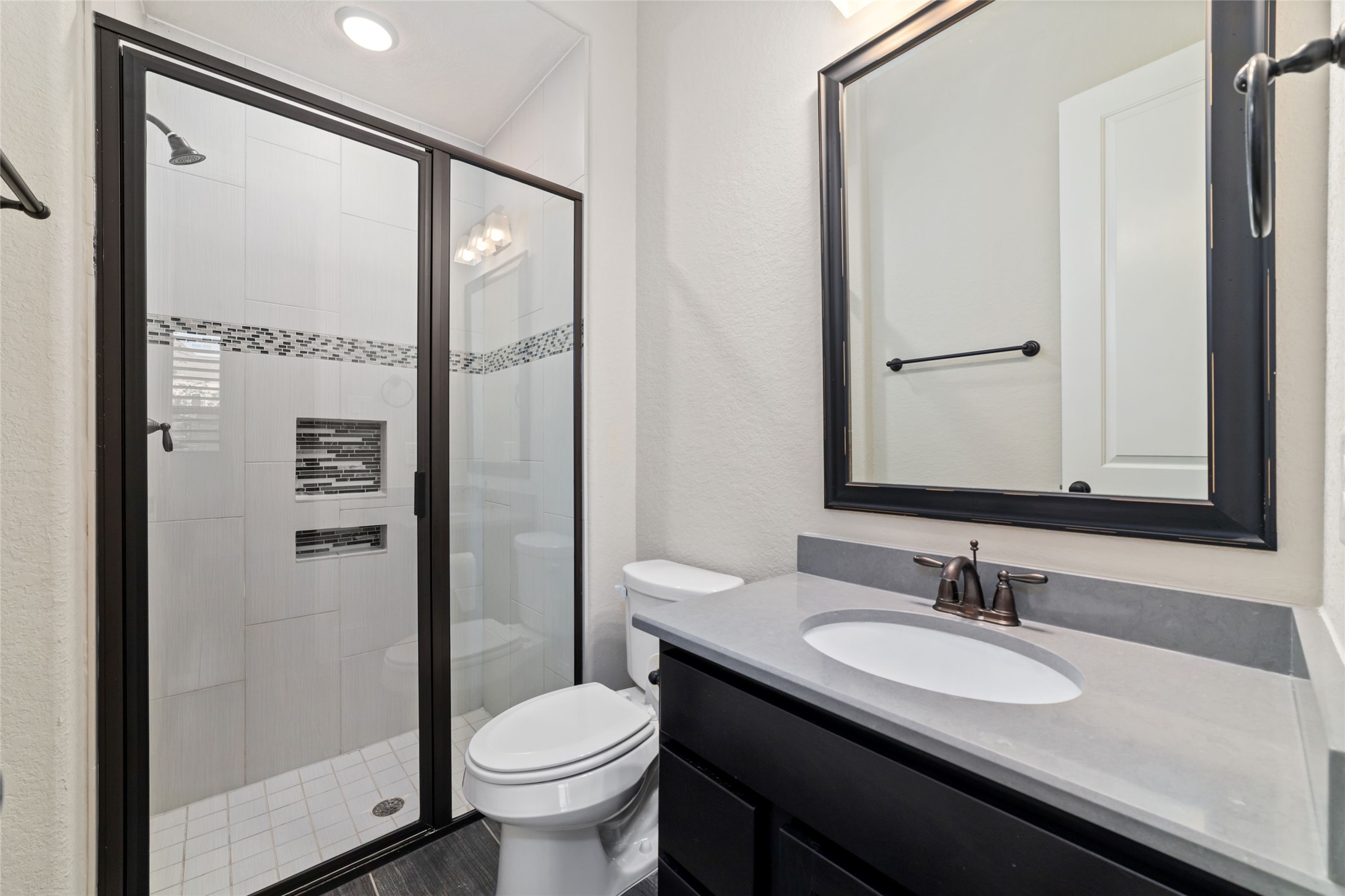 en-suite bath of the secondary bedroom downstairs
