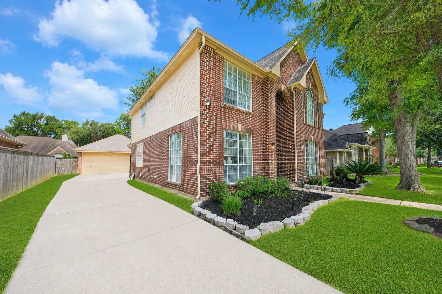 1123 Glendale Drive, Sugar Land, TX 77479