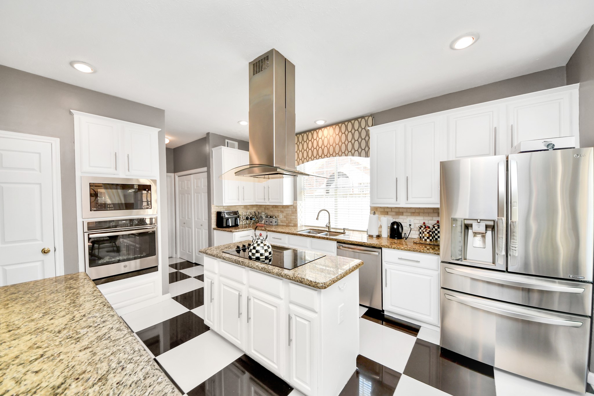 1123 Glendale Drive, Sugar Land, TX 77479