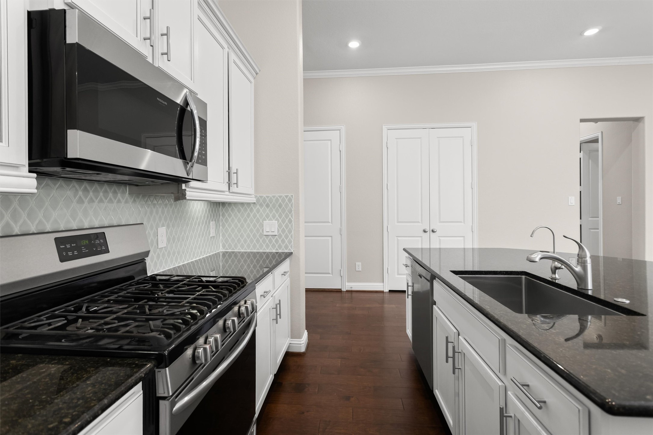 Black and stainless appliances. Gas range.