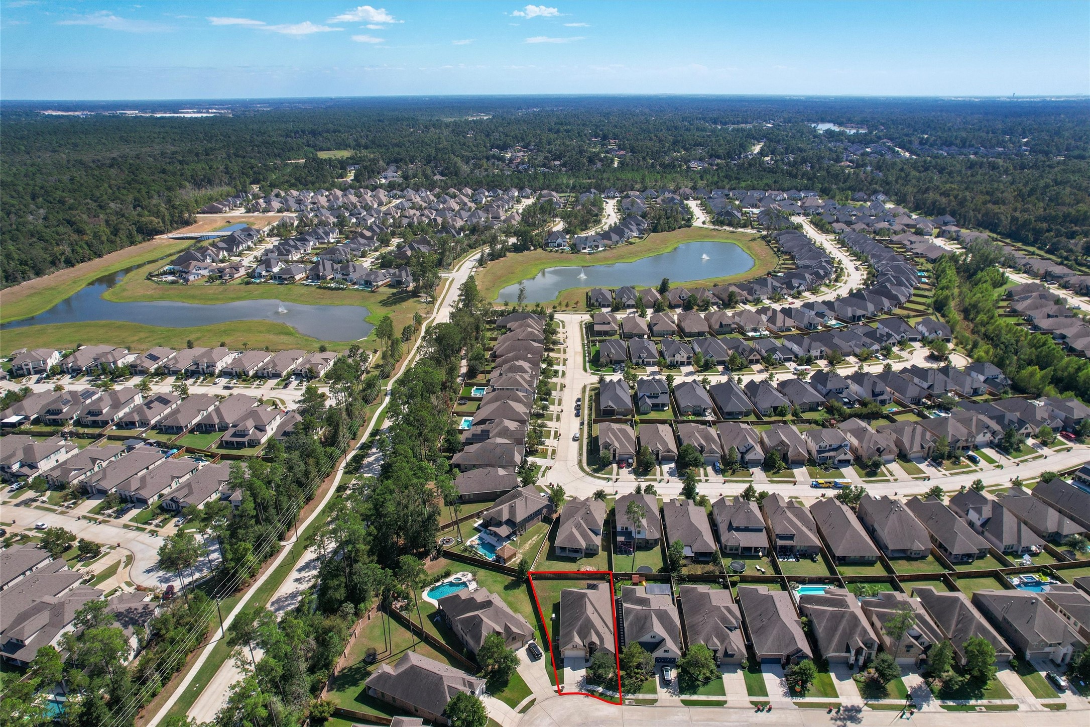 Many lakes, parks and walking trails in Woodson's Reserve