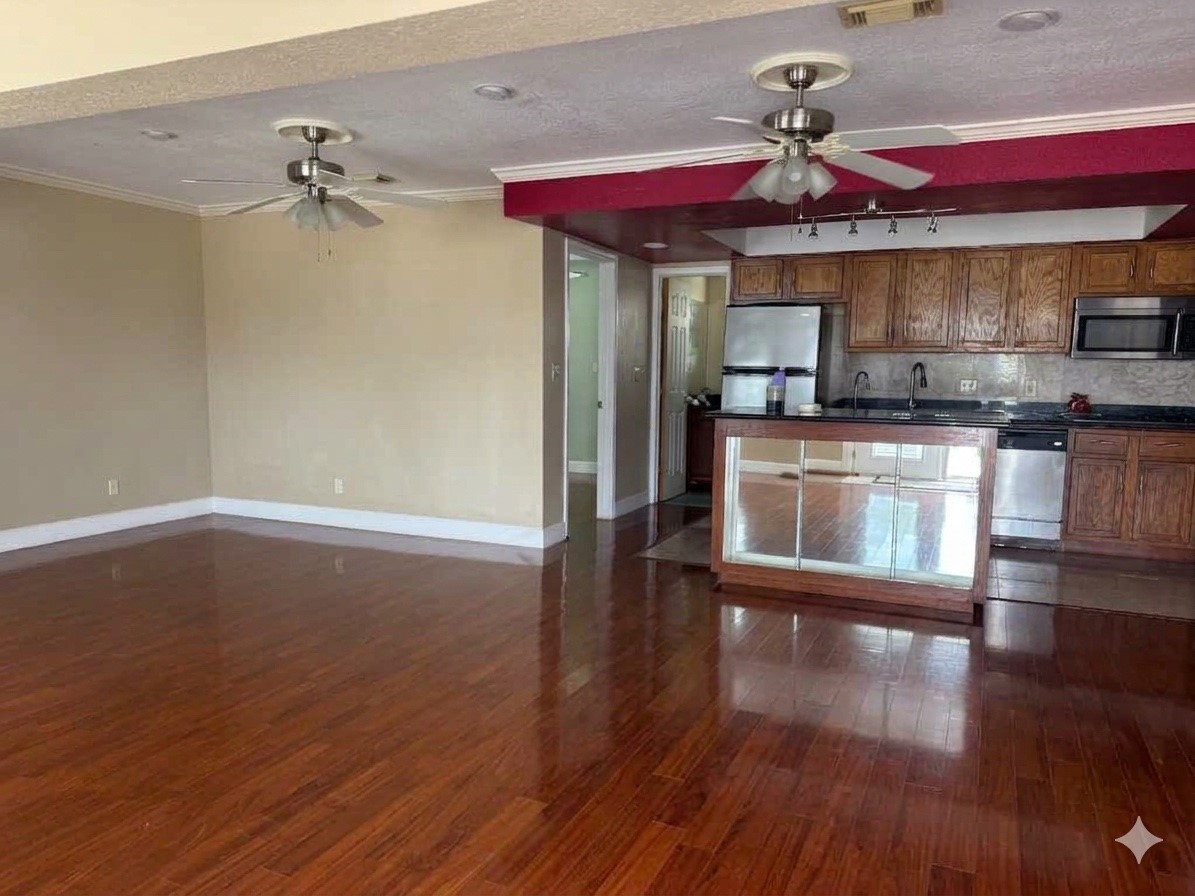 662 Warsaw Street, Hitchcock, TX 77563