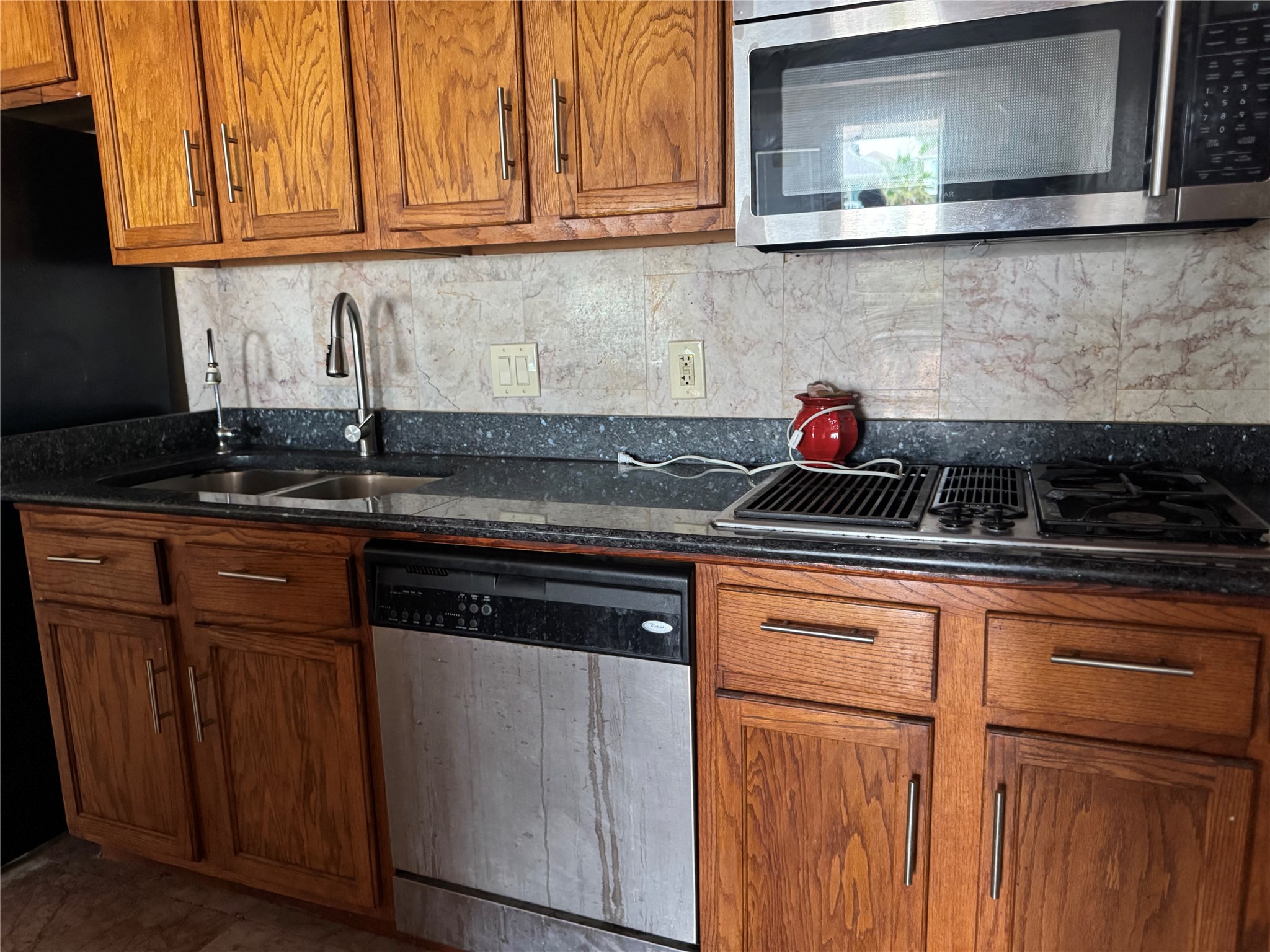 662 Warsaw Street, Hitchcock, TX 77563
