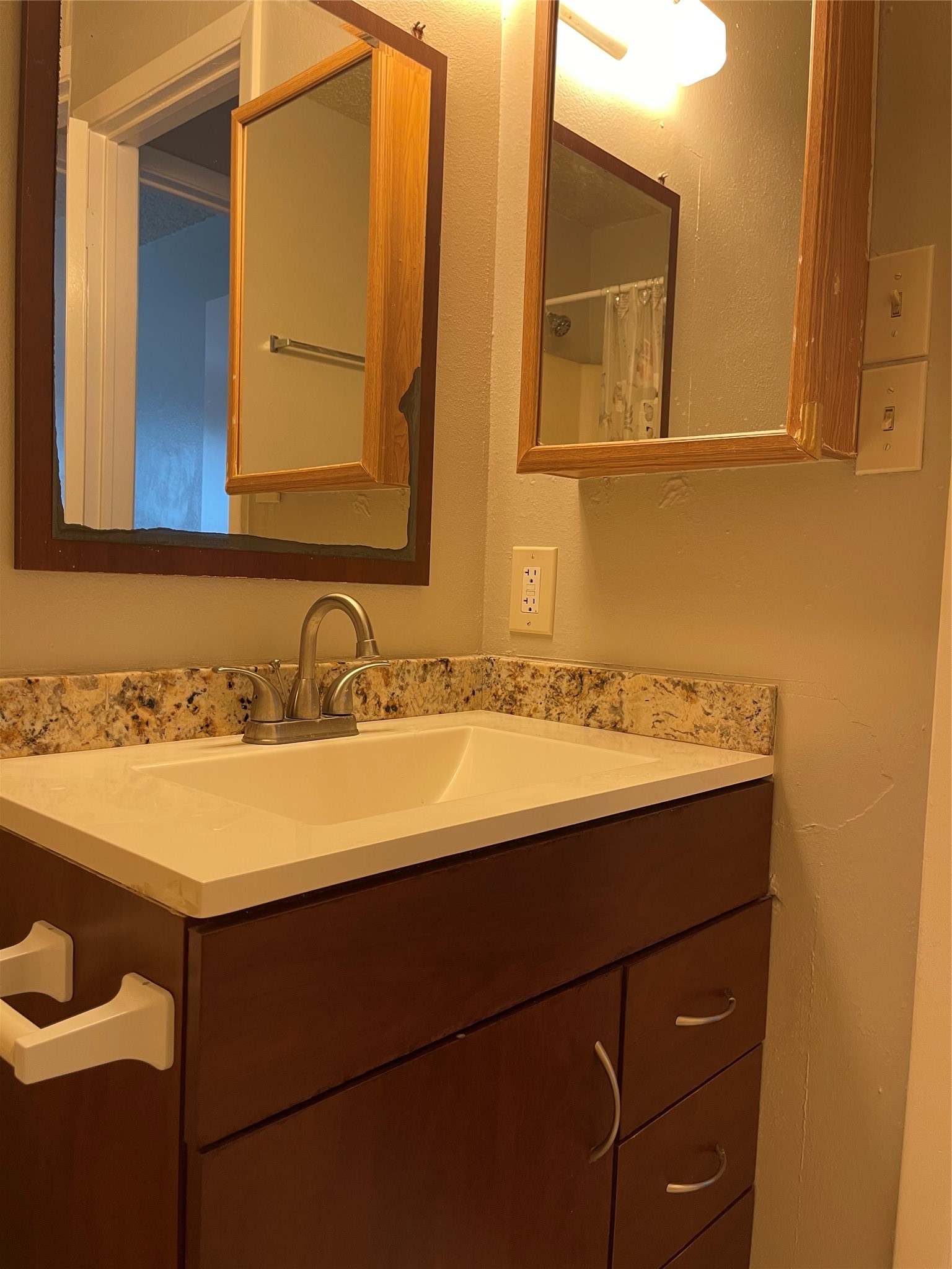 2nd Bath, sink & vanity