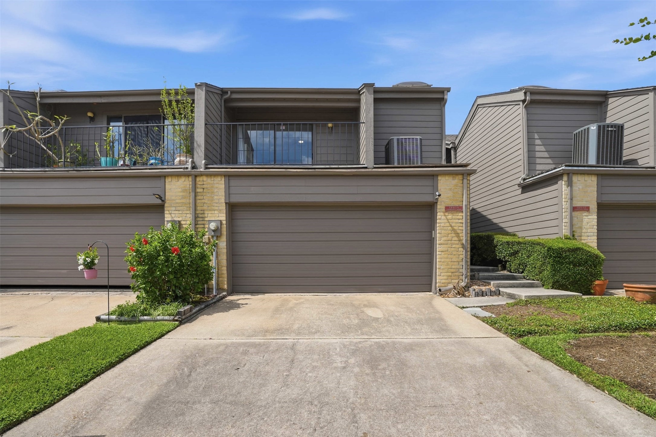 Welcome to 18024 Starboard a beautiful townhouse just steps from the water.