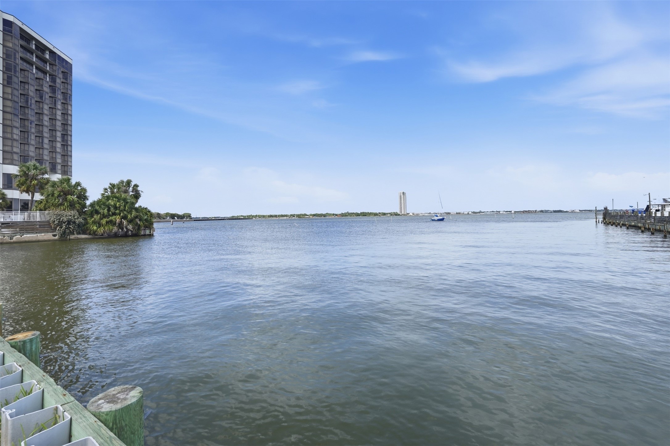 Located just steps from the water, this townhome offers the chance to enjoy scenic waterfront surroundings and the relaxed Clear Lake lifestyle.