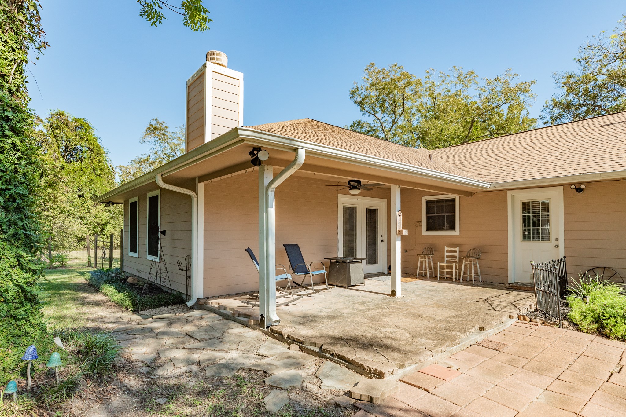 707 Old Ocean Avenue, Sweeny, TX 77480