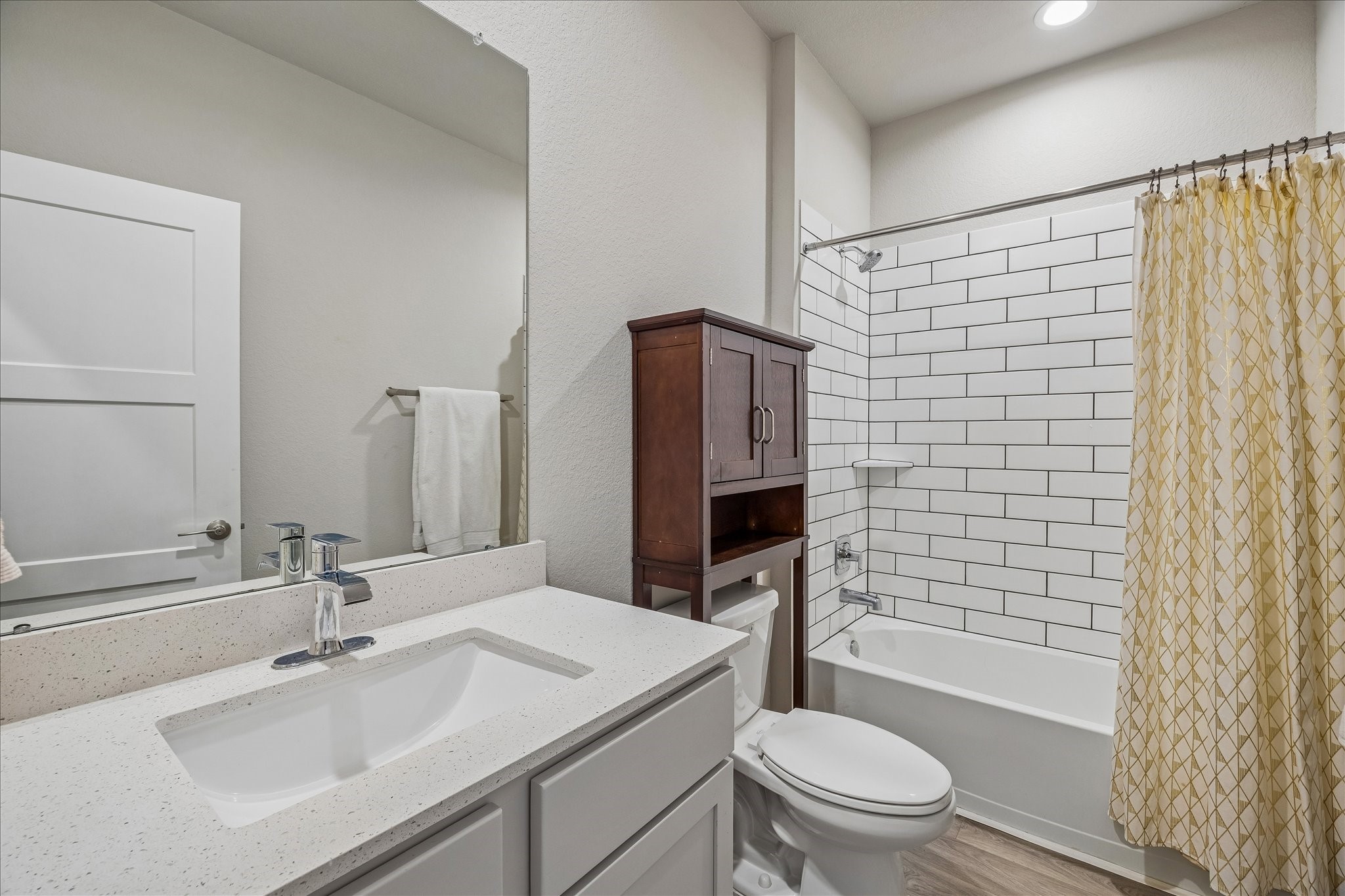 Full bath adjacent to study/4th bedroom