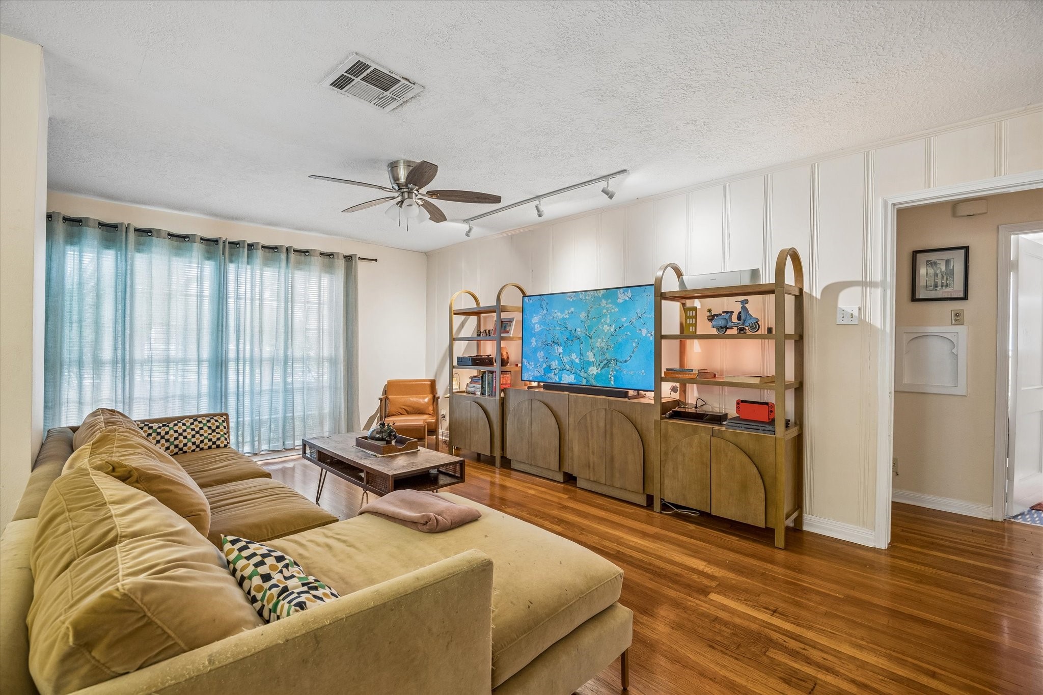 5101 Beech Street, Bellaire, TX 77401 5101 Beech Street, Bellaire, TX 77401