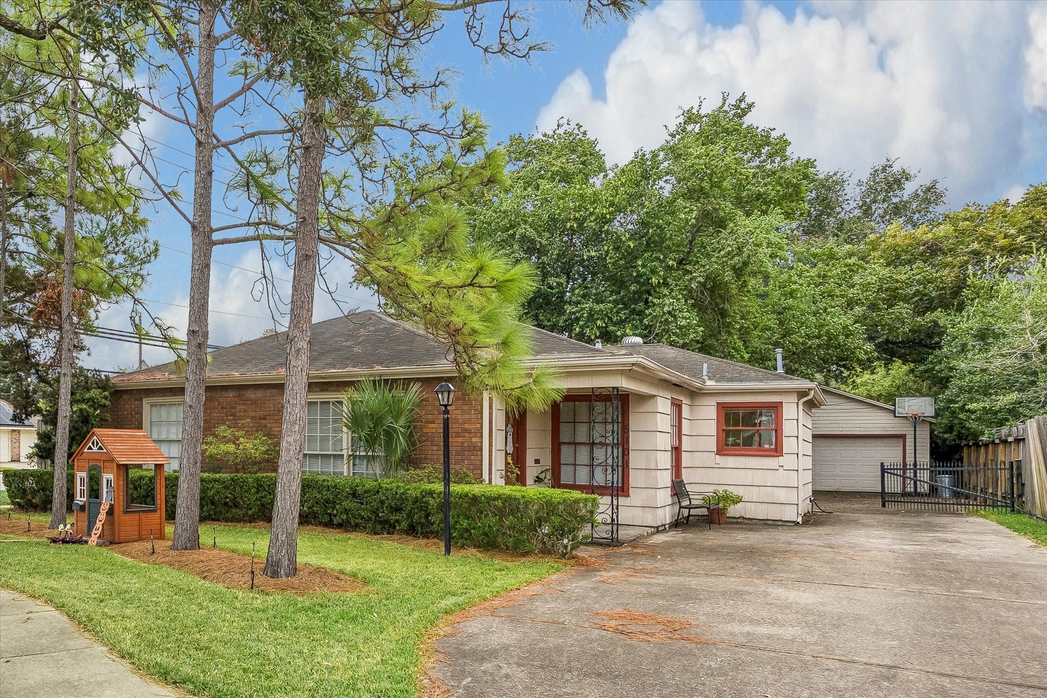 5101 Beech Street, Bellaire, TX 77401