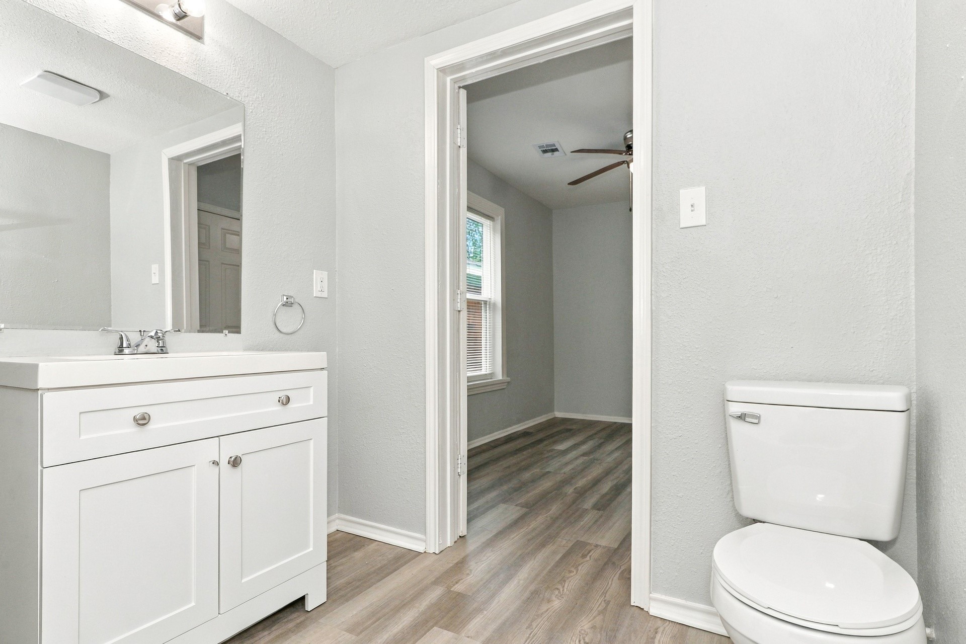 2818 4th Avenue N, Texas City, TX 77590
