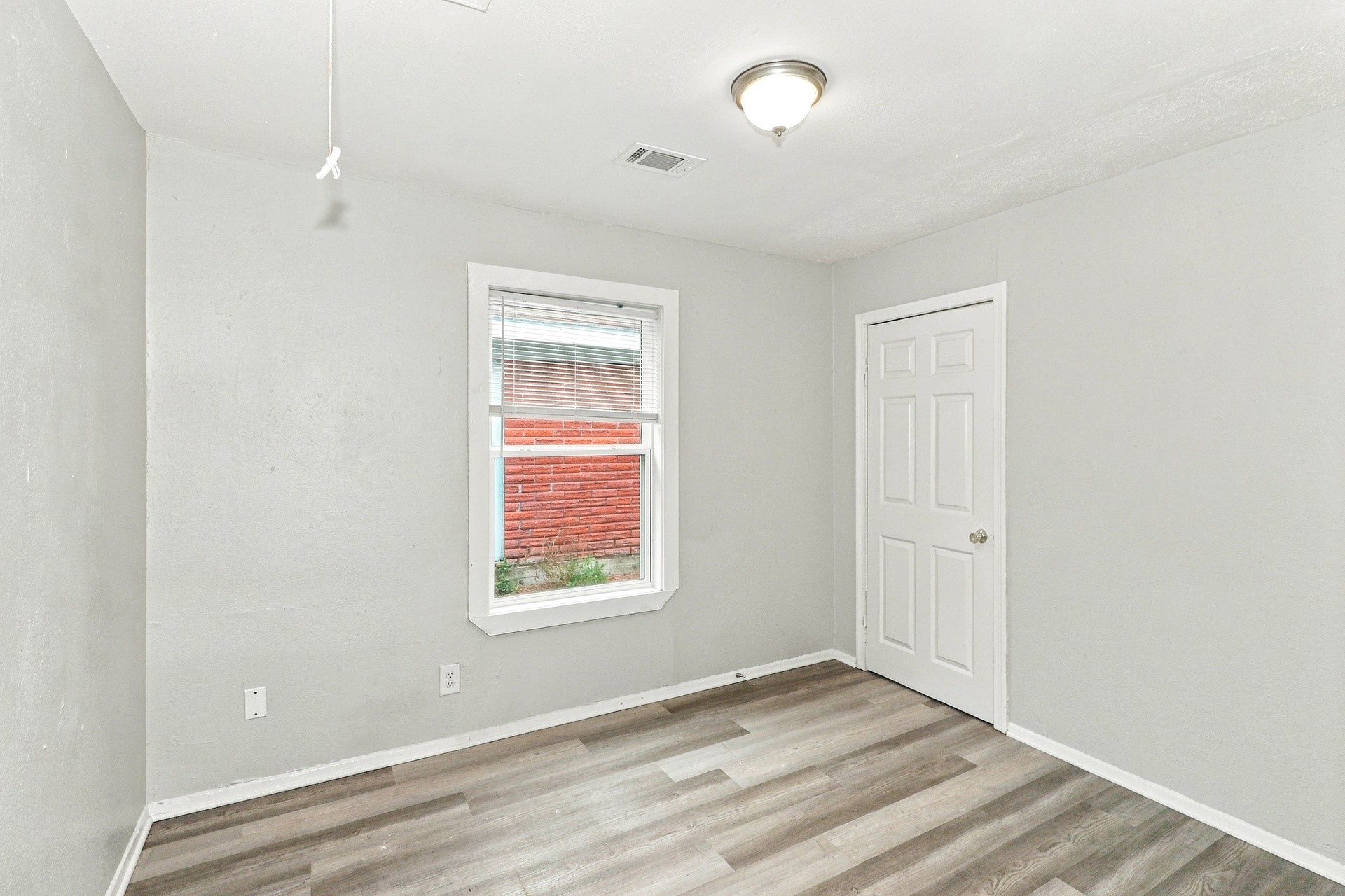 2818 4th Avenue N, Texas City, TX 77590