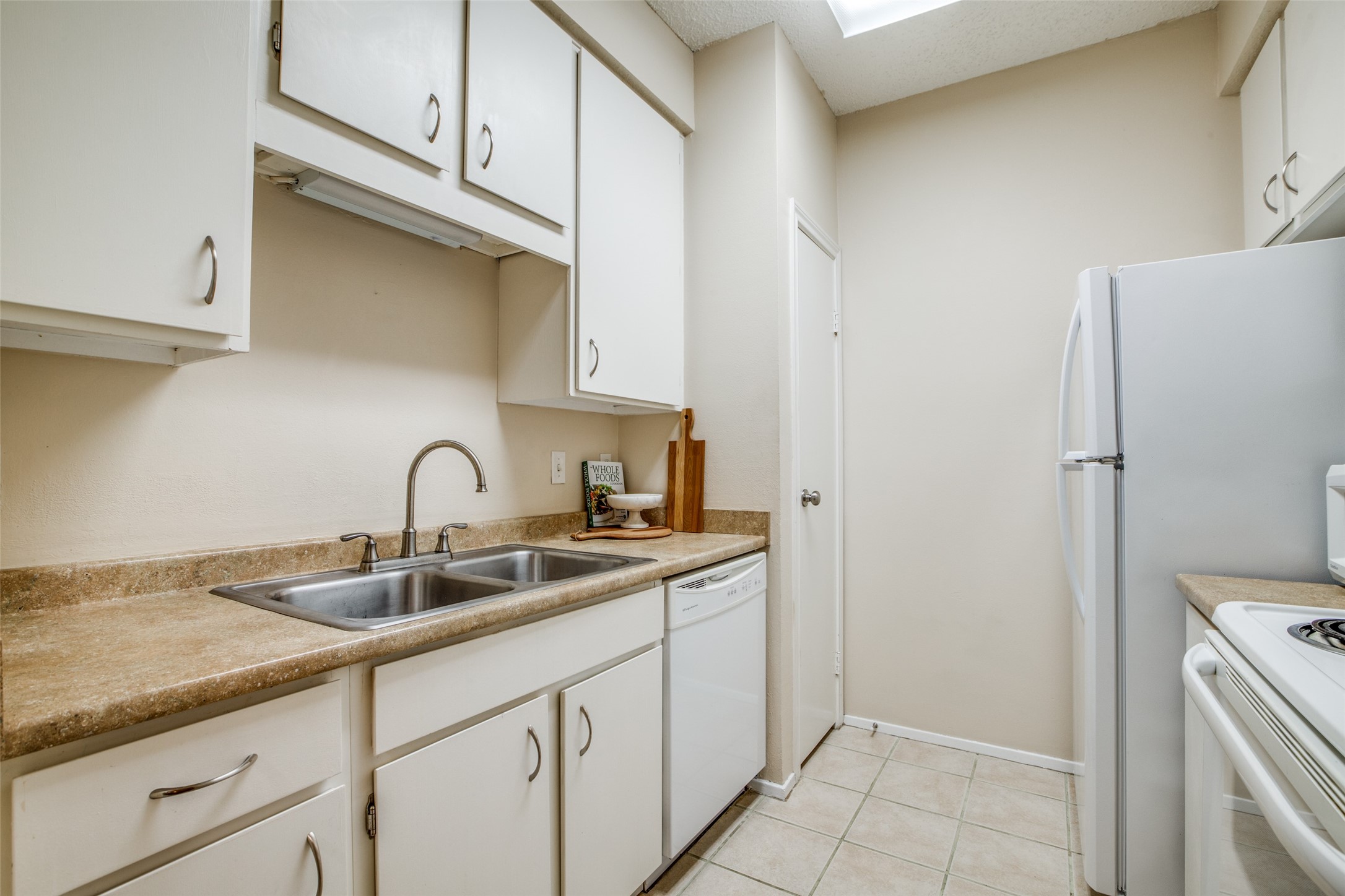Large pantry and plenty of cabinets of storage. Large pantry and plenty of cabinets of storage.