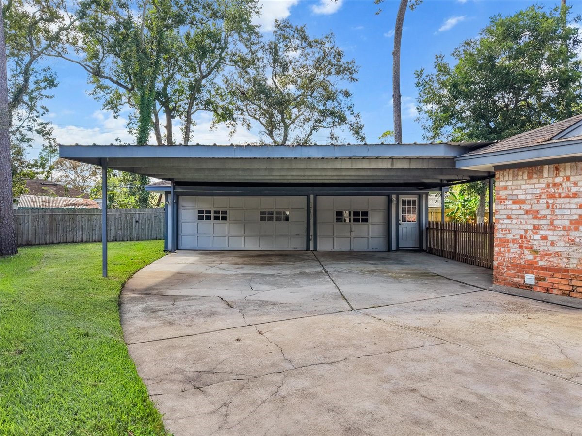 2904 Frostwood Circle, Dickinson, TX 77539