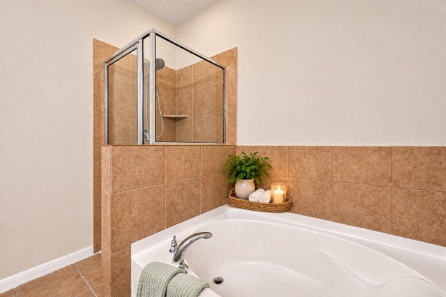 primary separate shower & soaking tub