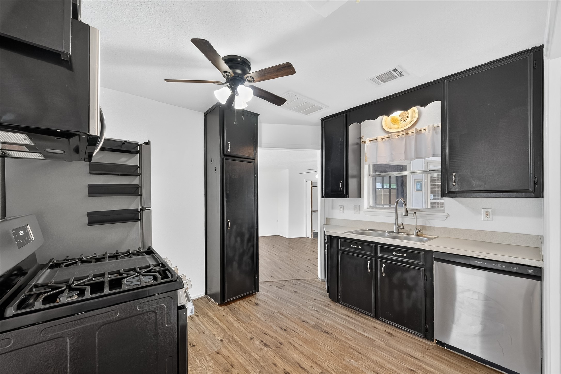 9858 Sageaspen Lane, Houston, TX 77089
