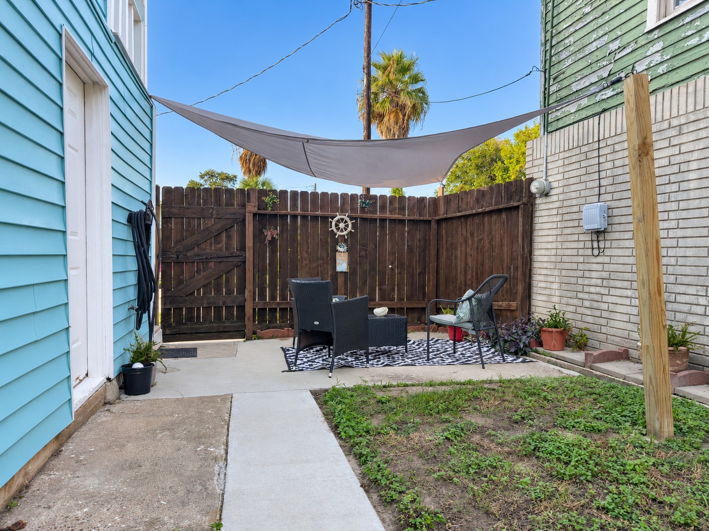 Side yard/Patio