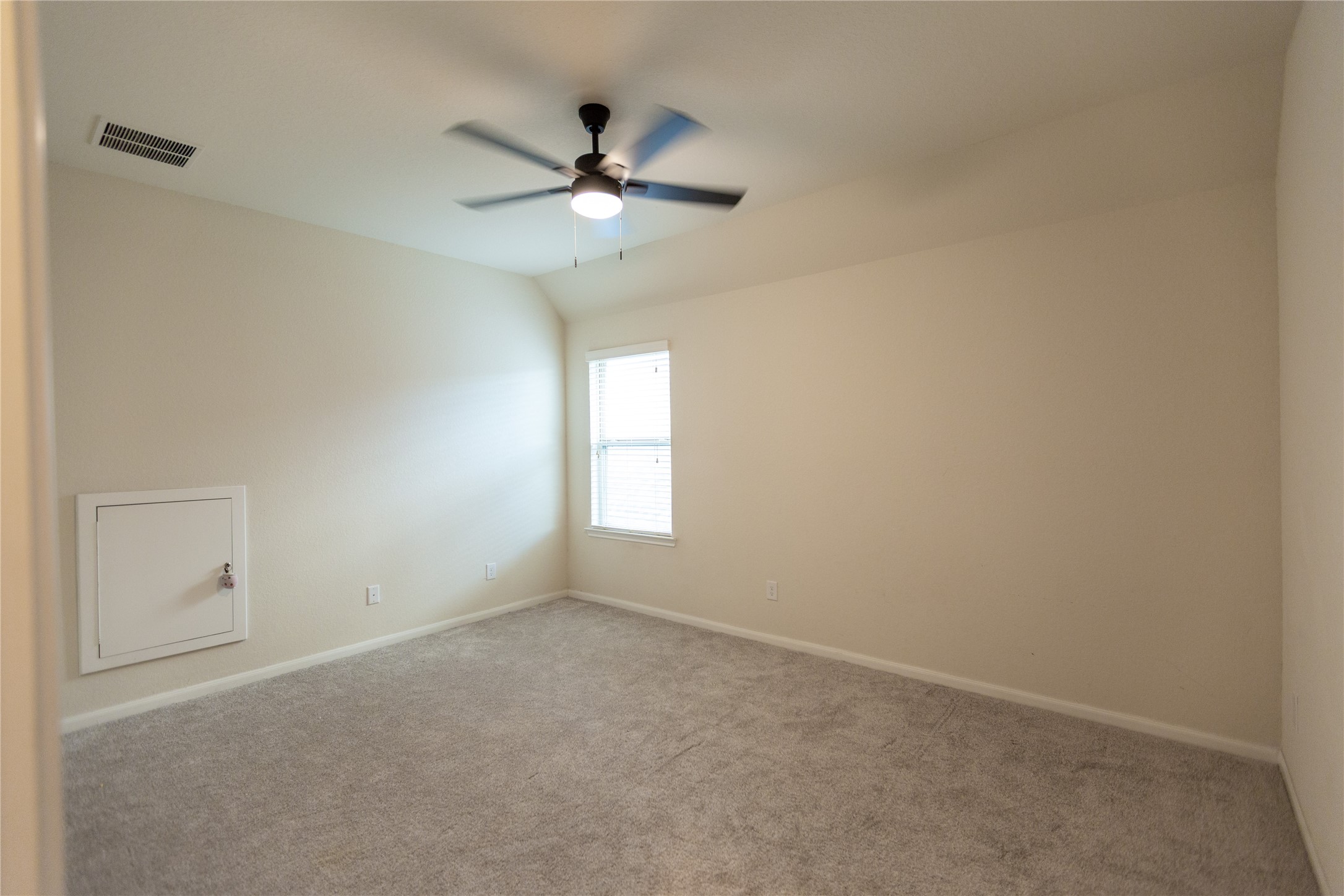 Independent bedroom (upstairs)