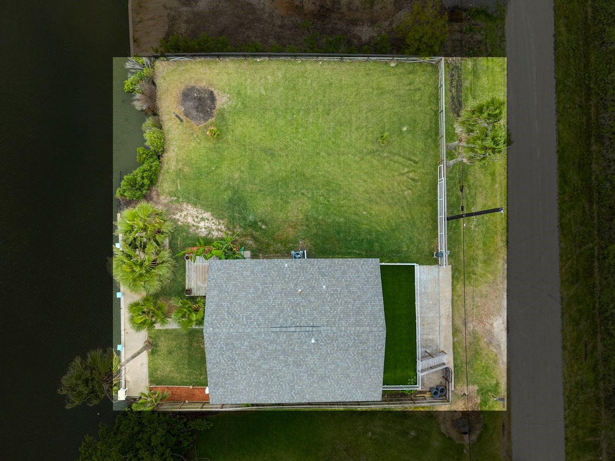 both lots are Fully fenced in