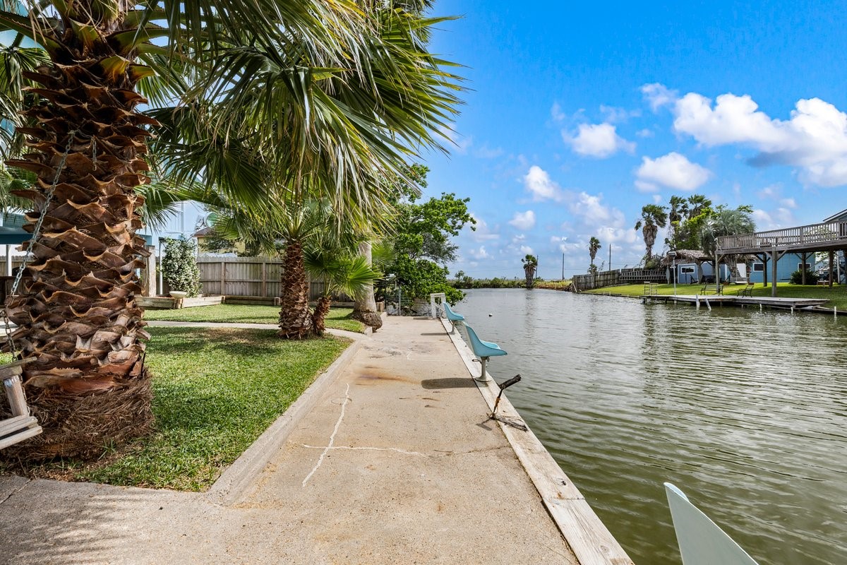 Amazing fishing in this canal.